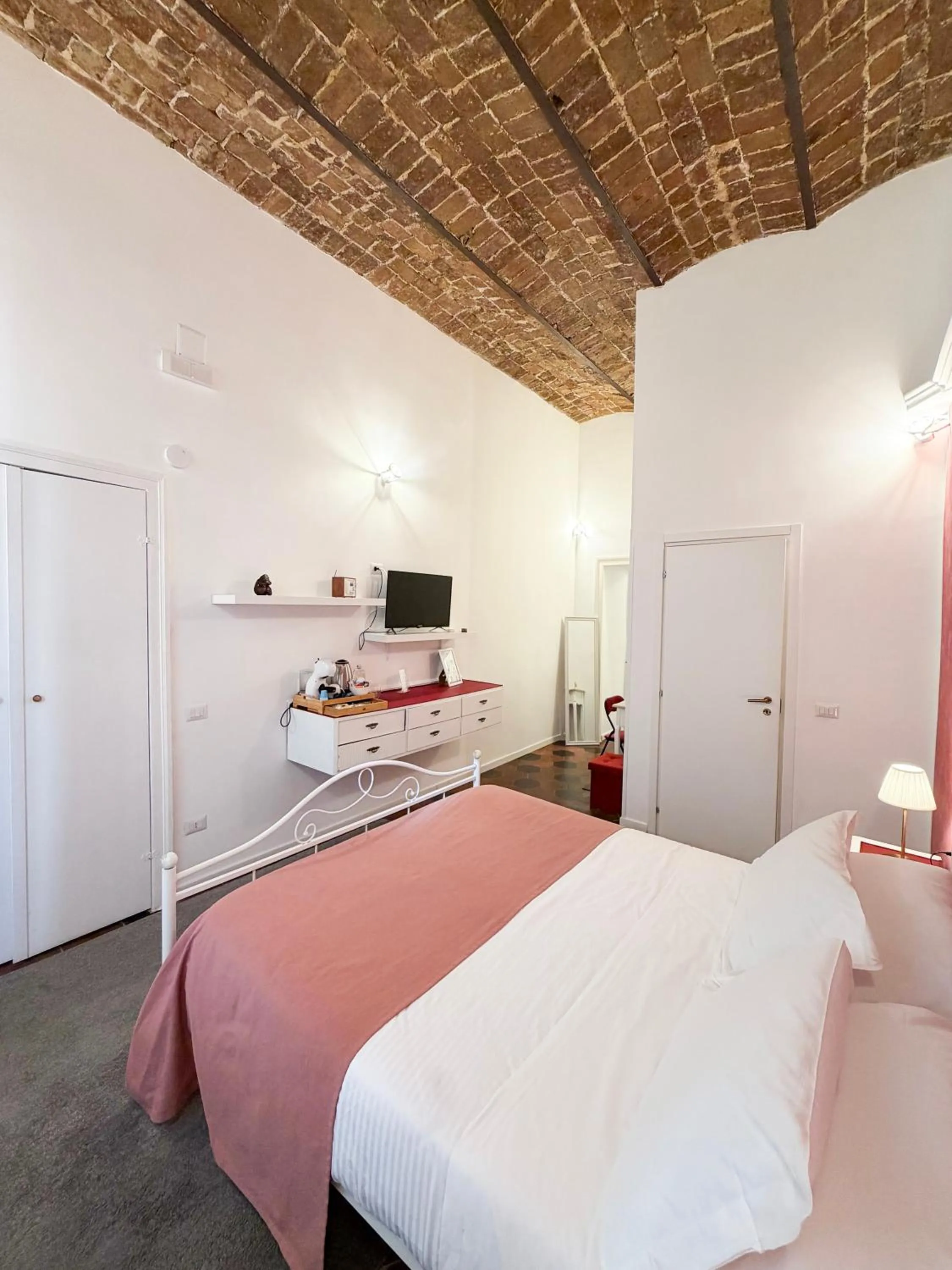 Bed in Suite Scarlatti