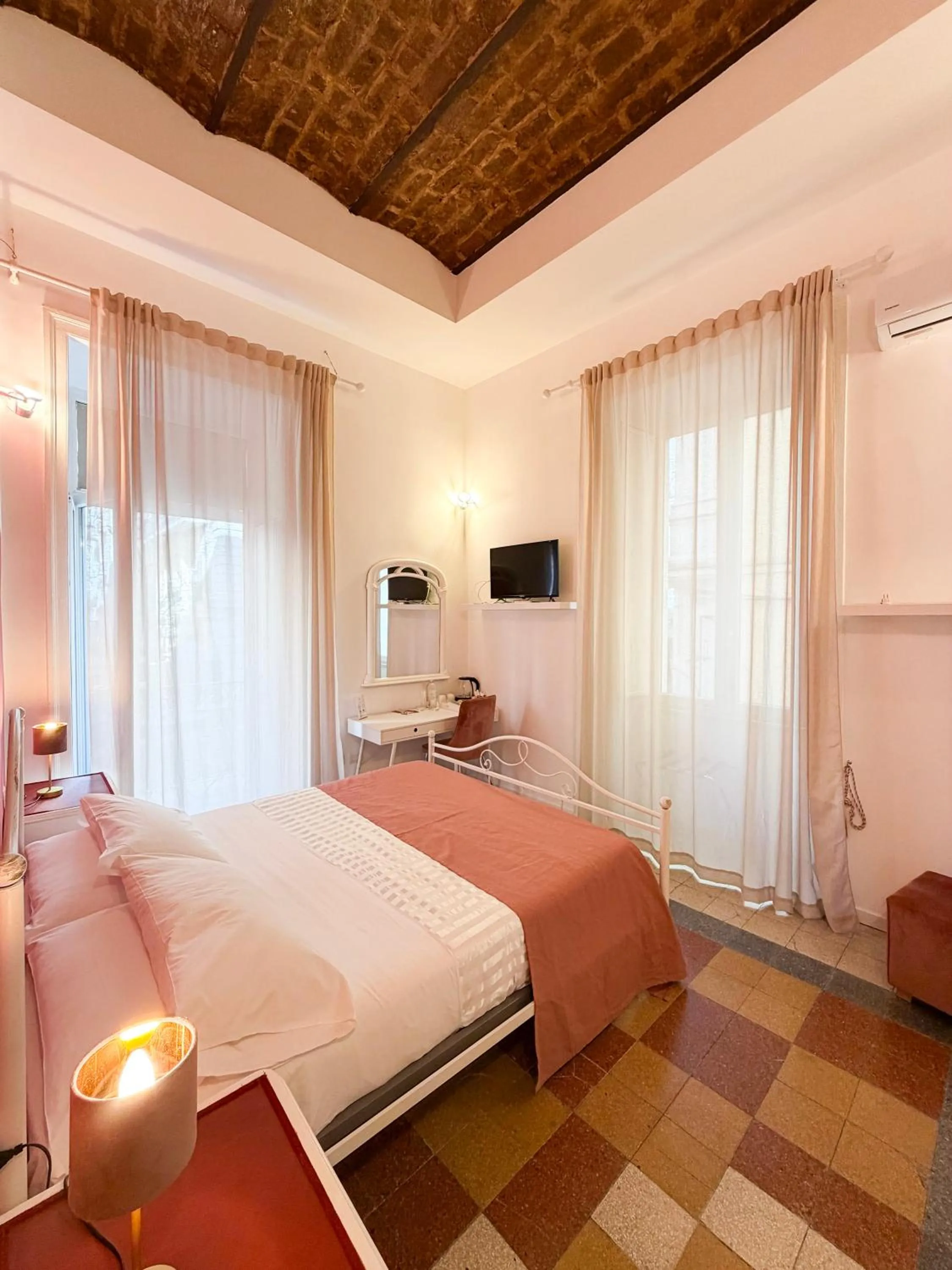 Bed in Suite Scarlatti