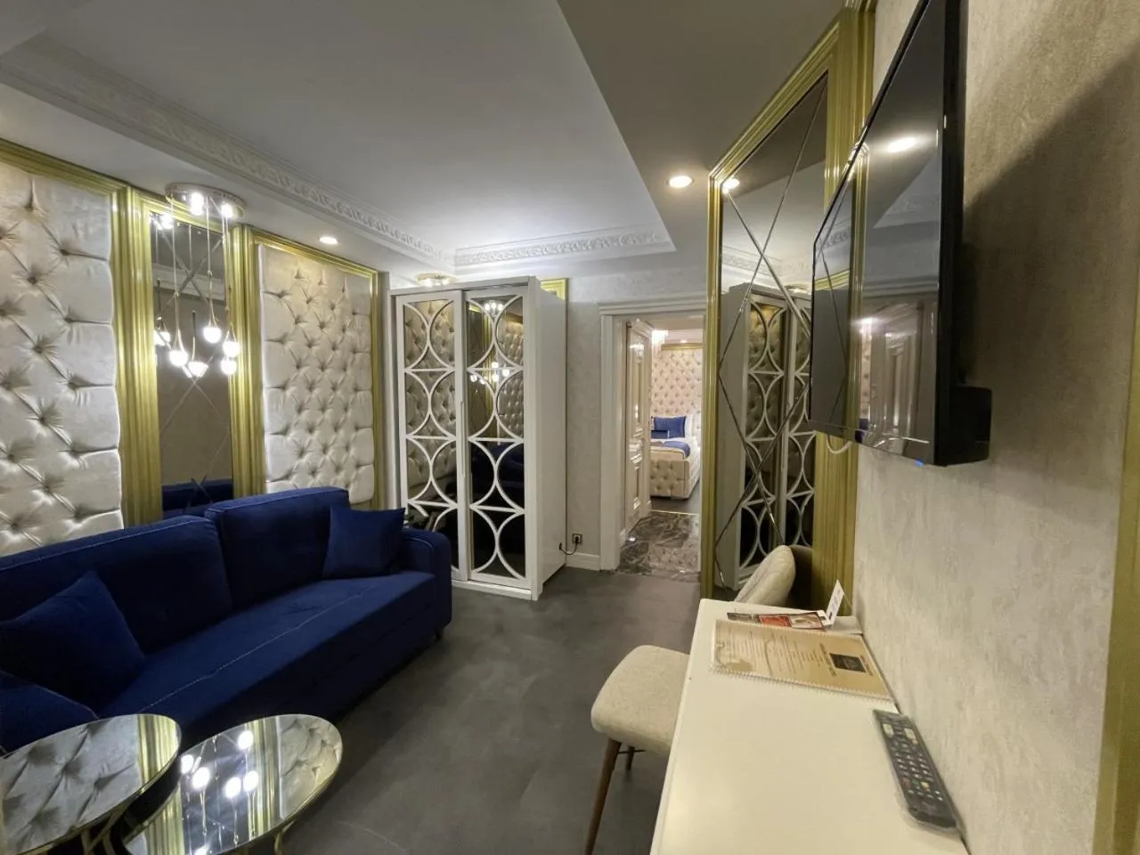 Living room in Leslion Luxury Hotel