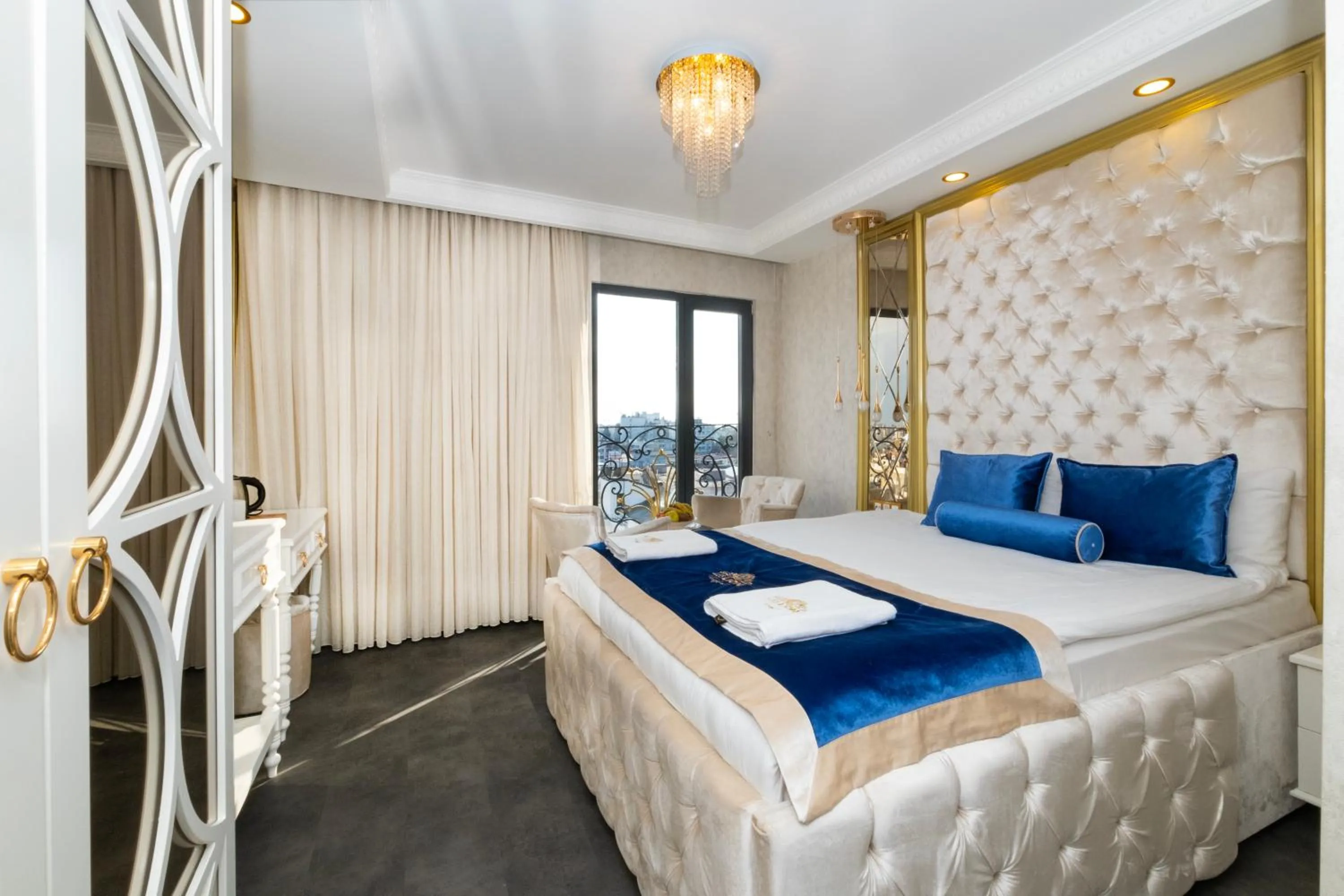 Bed in Leslion Luxury Hotel