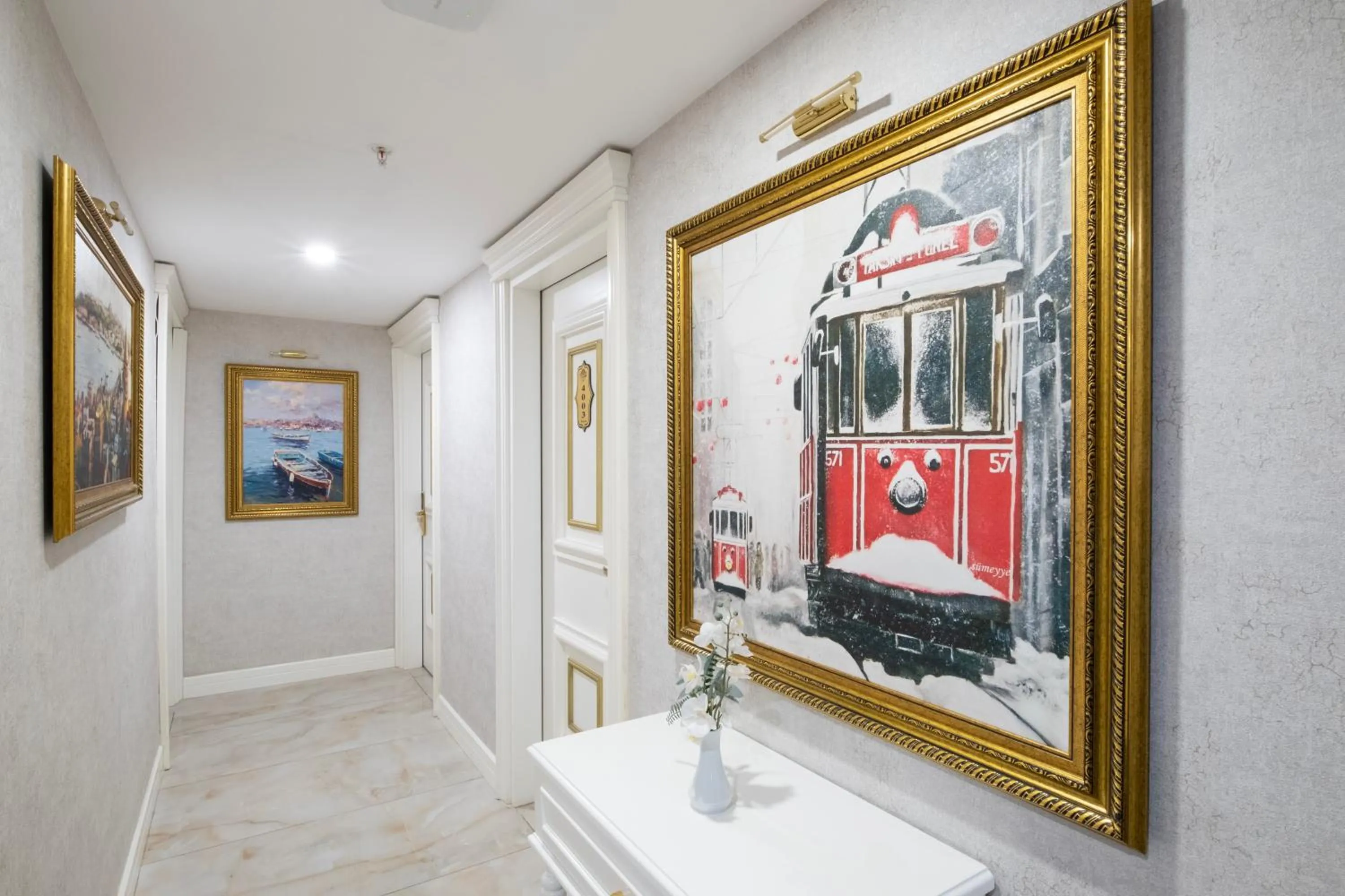 Leslion Luxury Hotel