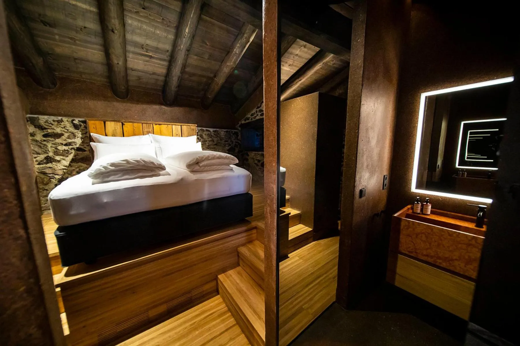 Photo of the whole room, Bed in Les Pardines 1819 Mountain suites & SPA