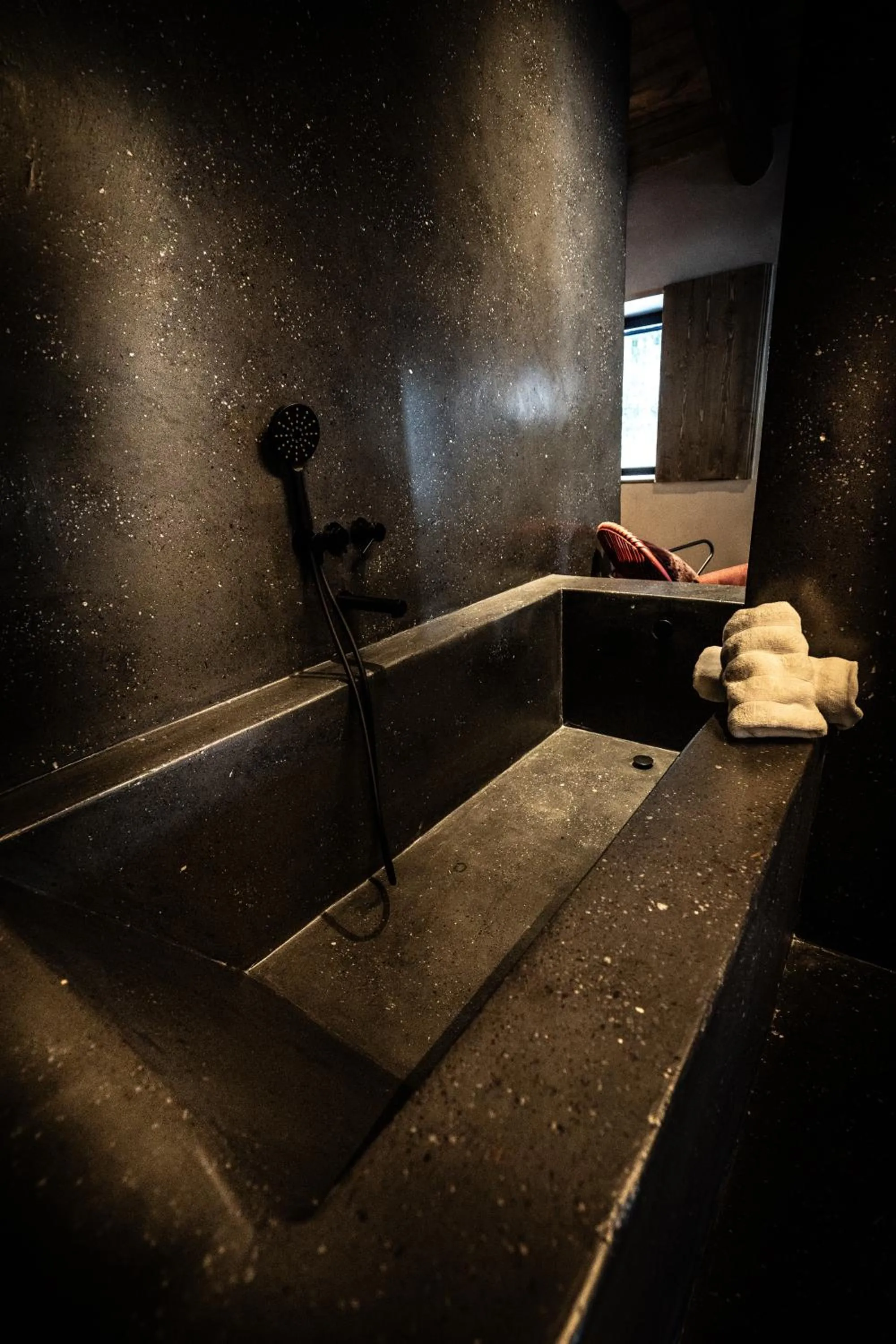 Shower in Les Pardines 1819 Mountain suites & SPA