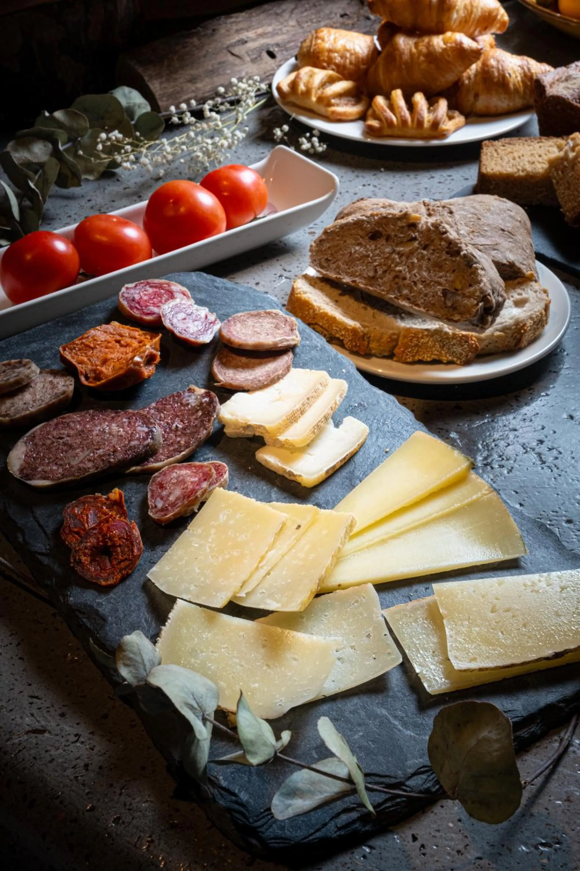 Breakfast in Les Pardines 1819 Mountain suites & SPA