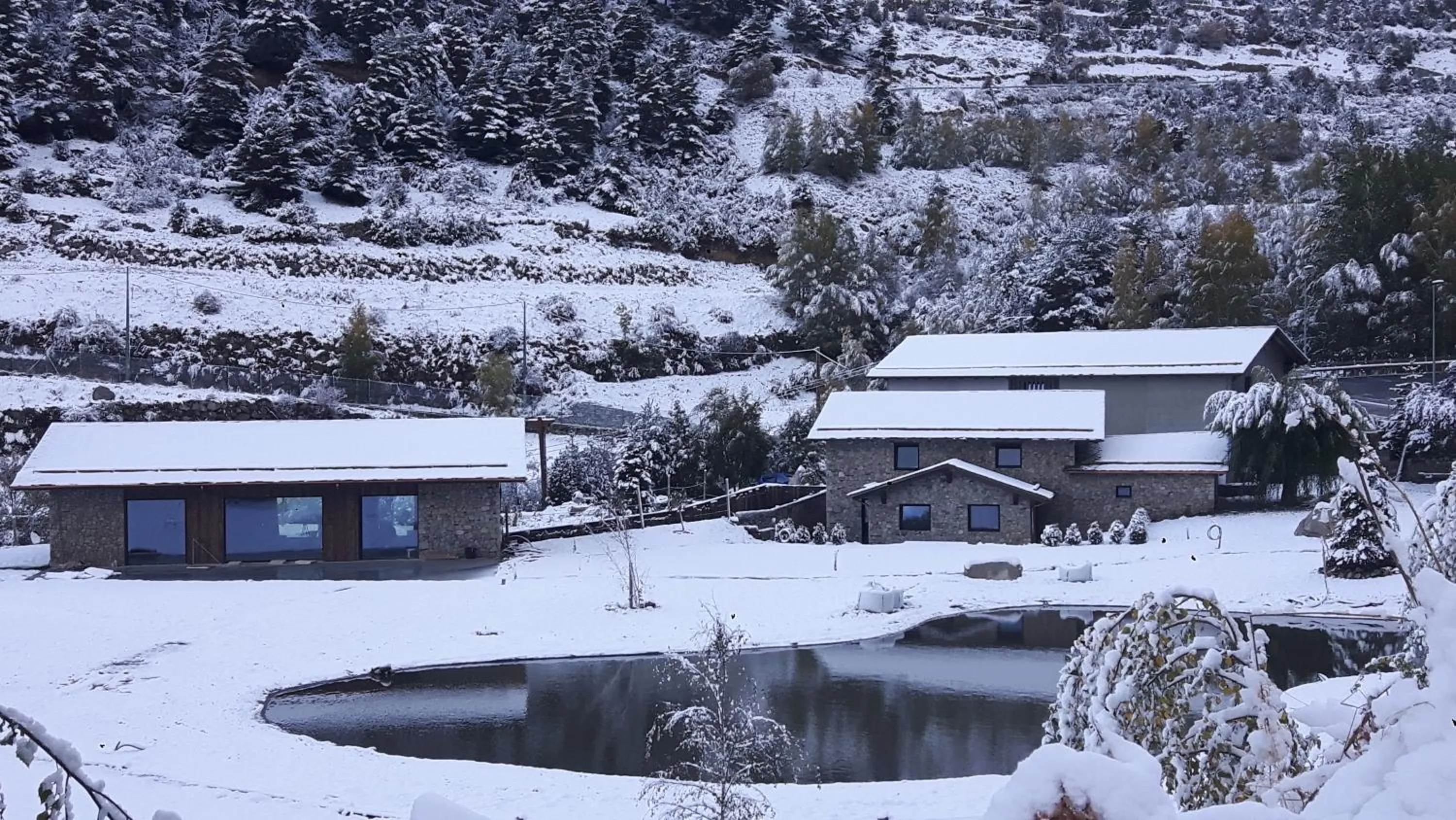 Winter in Les Pardines 1819 Mountain suites & SPA