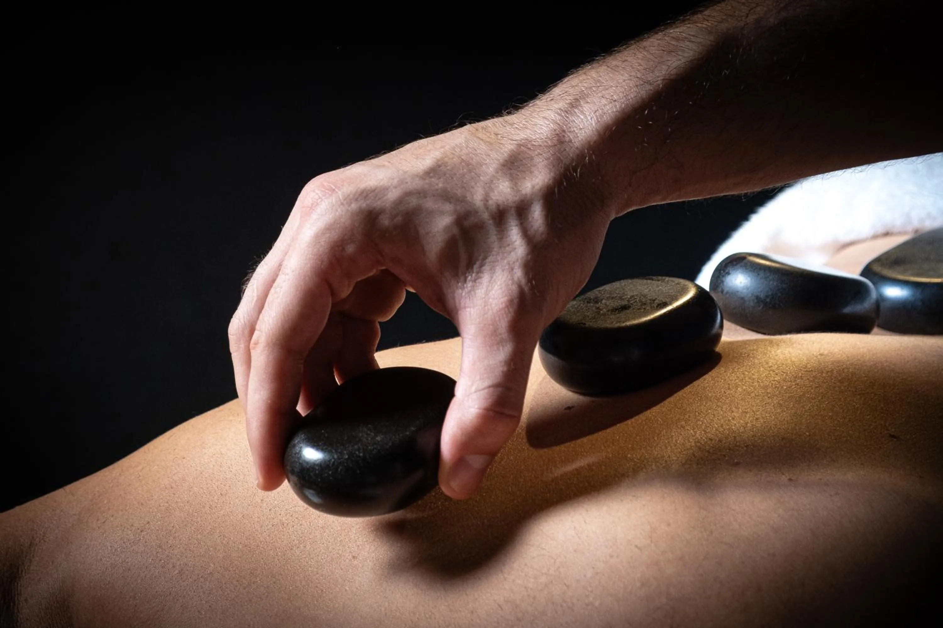 Massage in Les Pardines 1819 Mountain suites & SPA