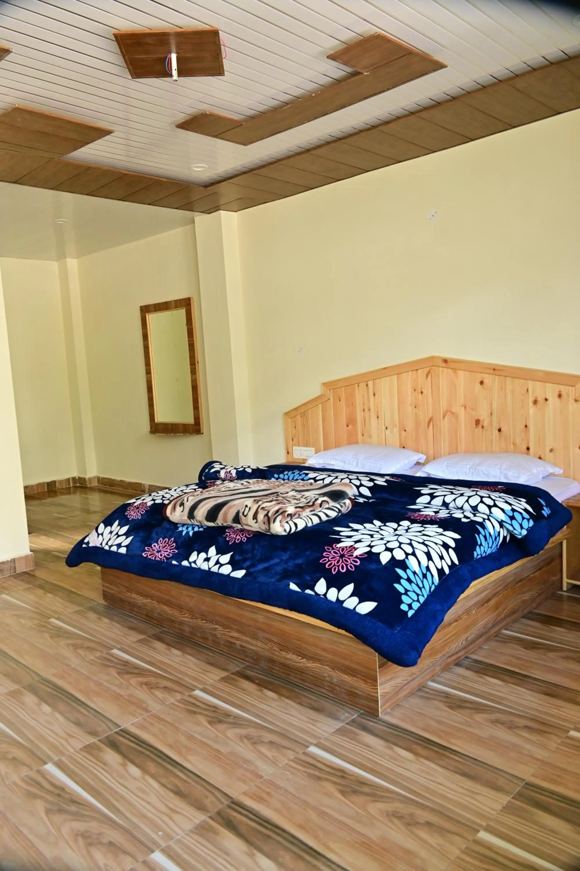Bed in Nomadic Den Manali