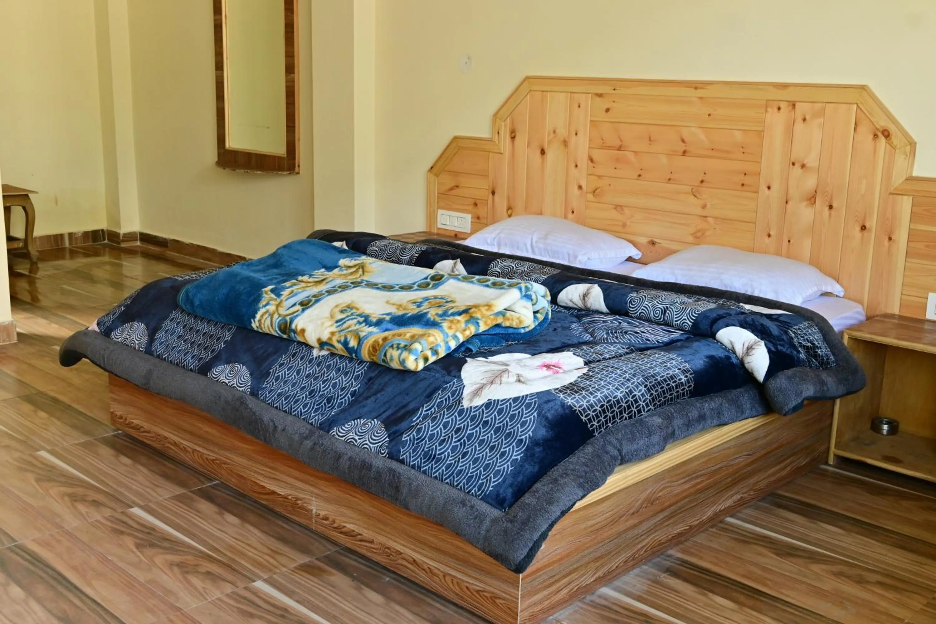 Bed in Nomadic Den Manali