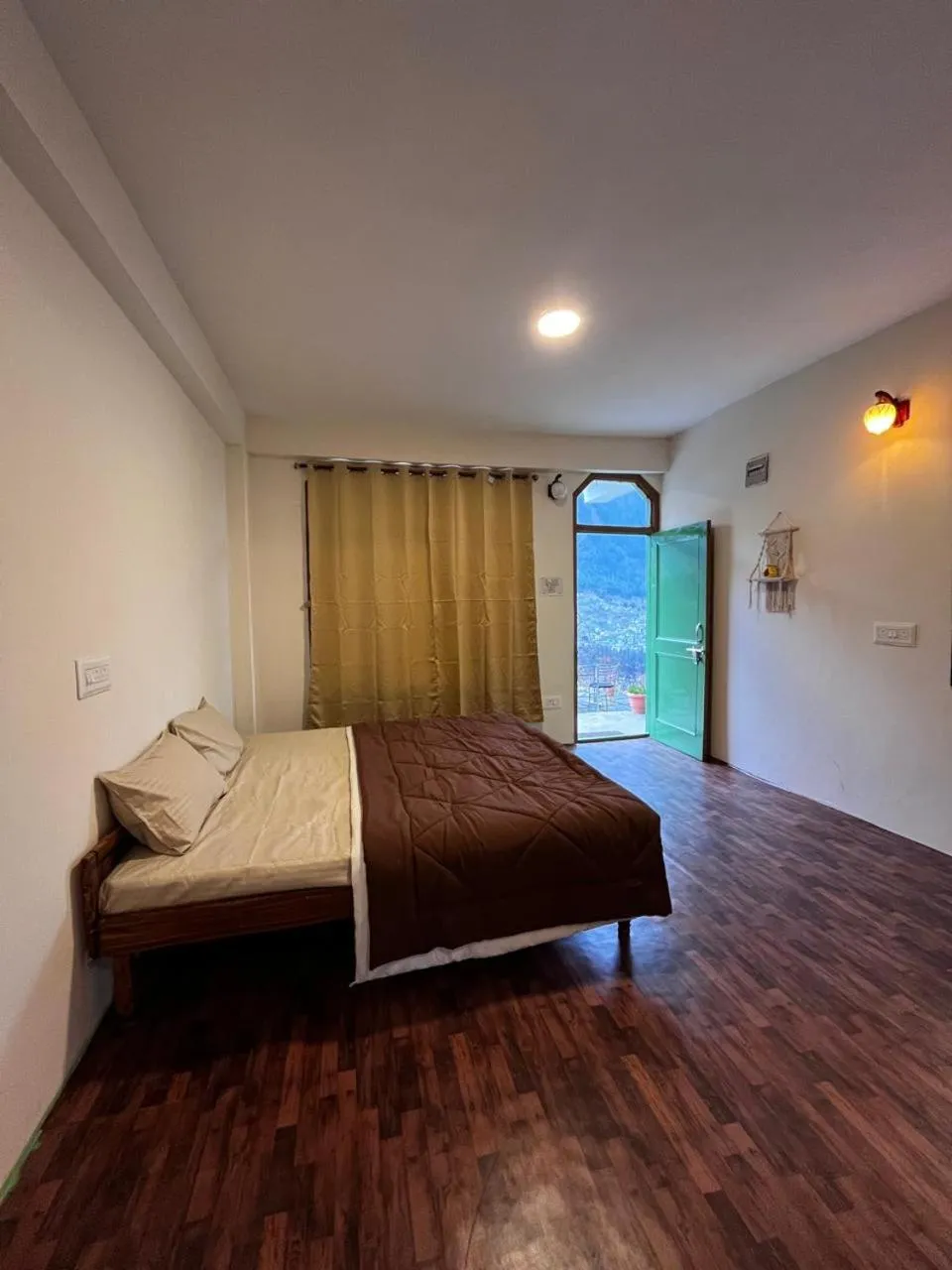 Bed in Nomadic Den Manali