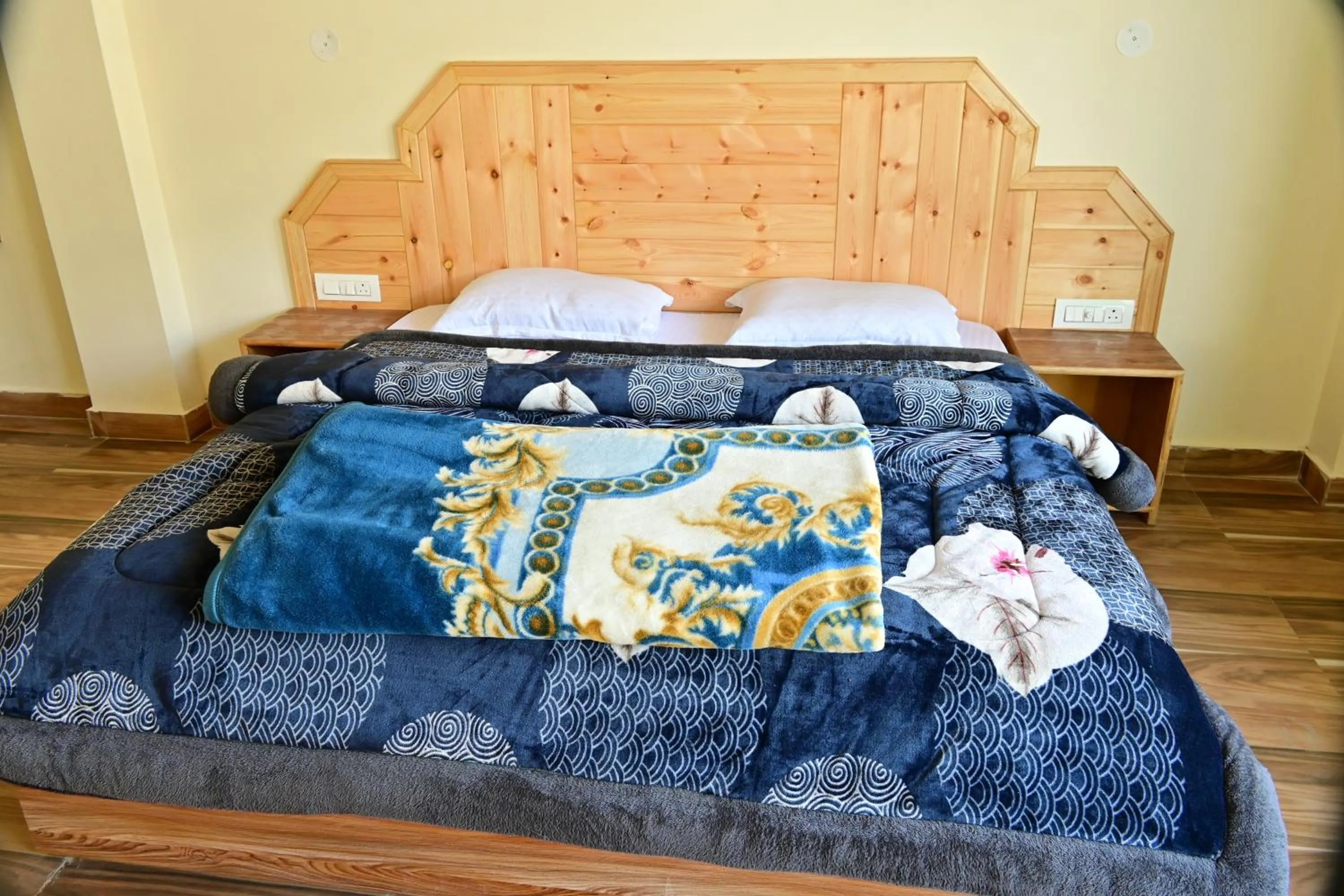 Bed in Nomadic Den Manali