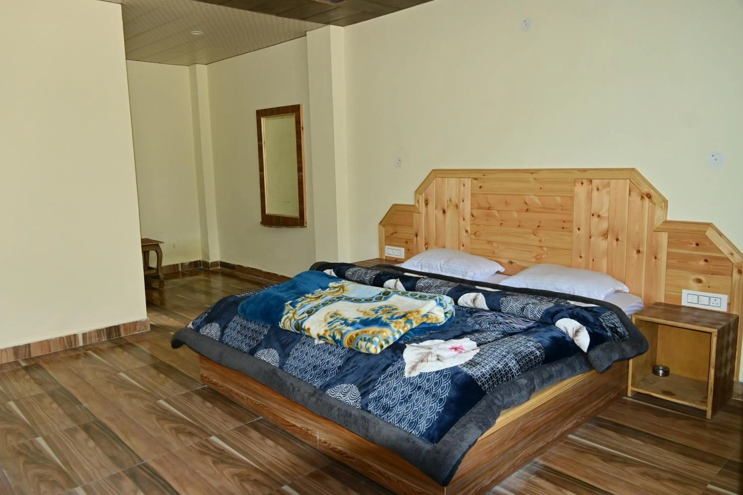 Bed in Nomadic Den Manali