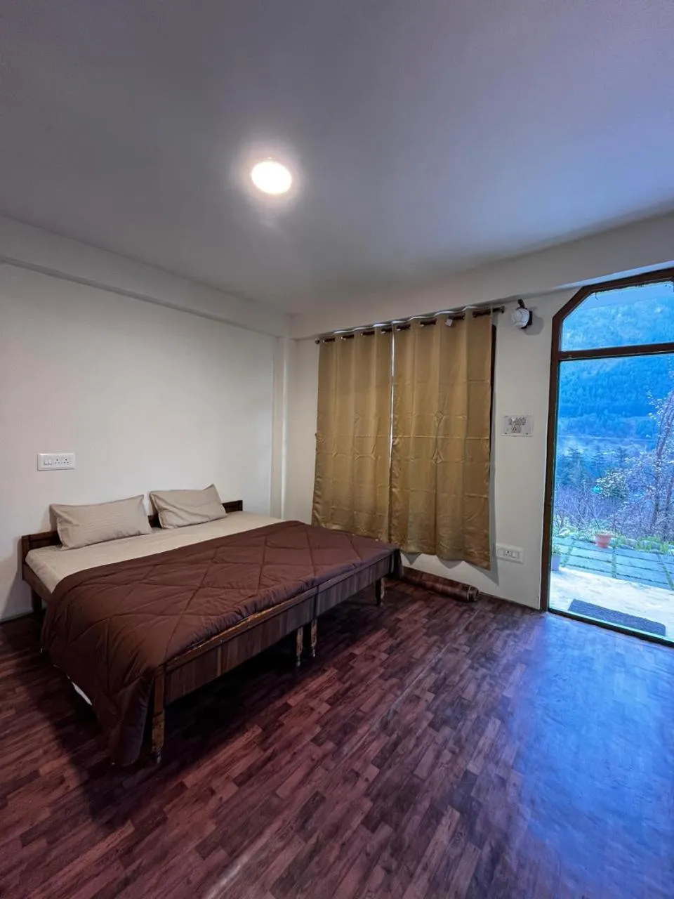 Bed in Nomadic Den Manali