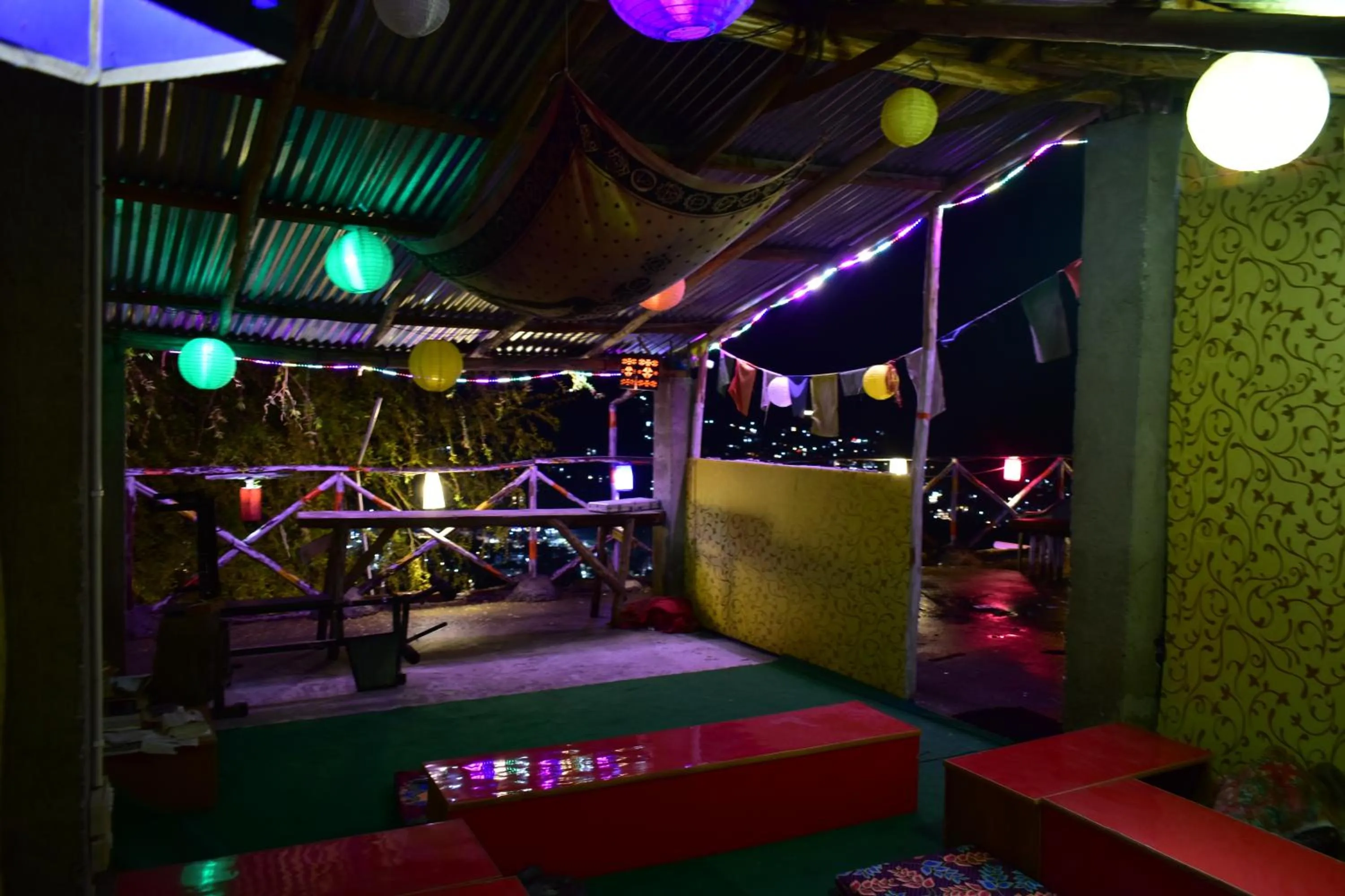 Nightclub / DJ in Nomadic Den Manali