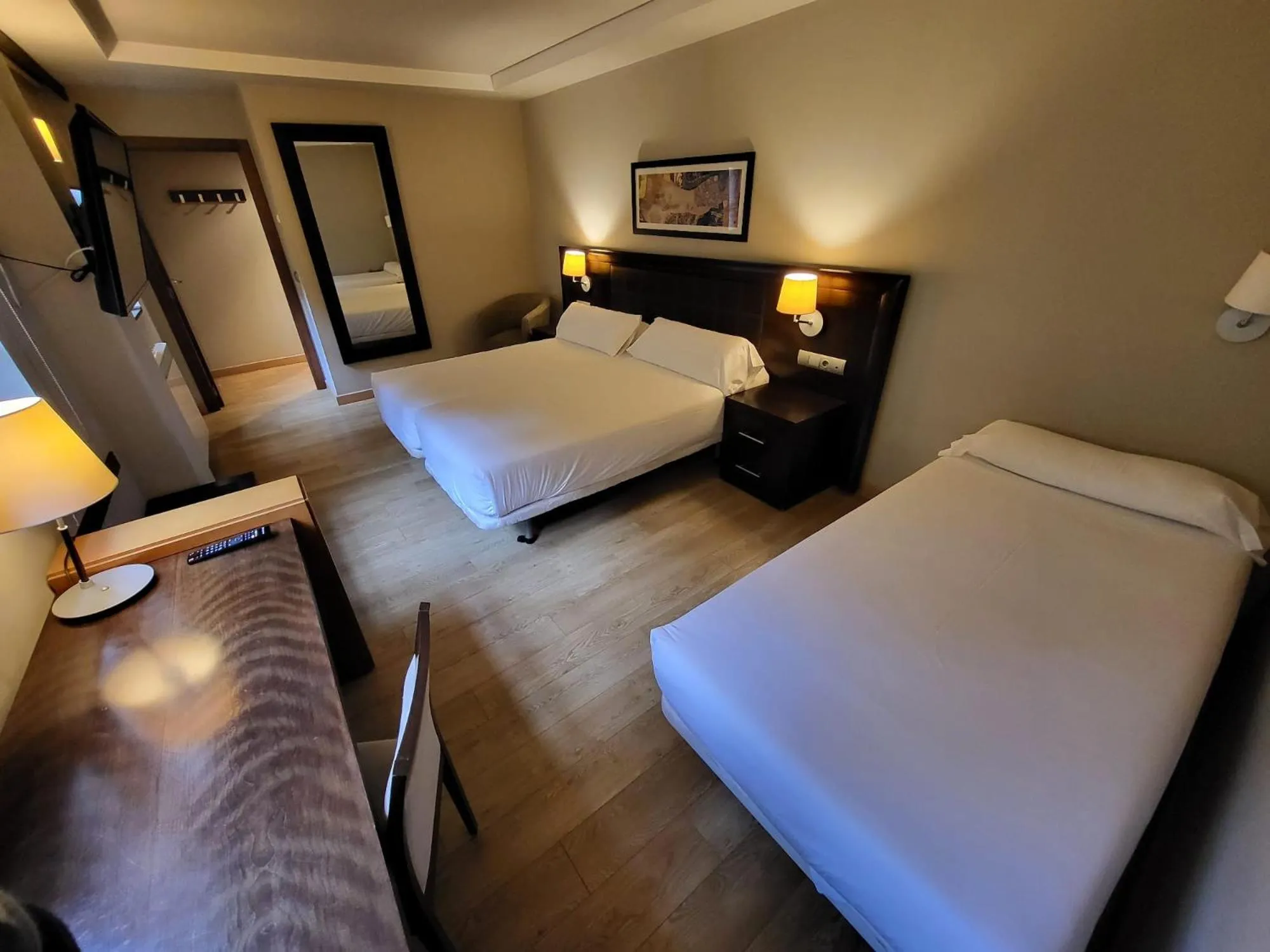 Photo of the whole room, Bed in SNÖ Aragon Hills