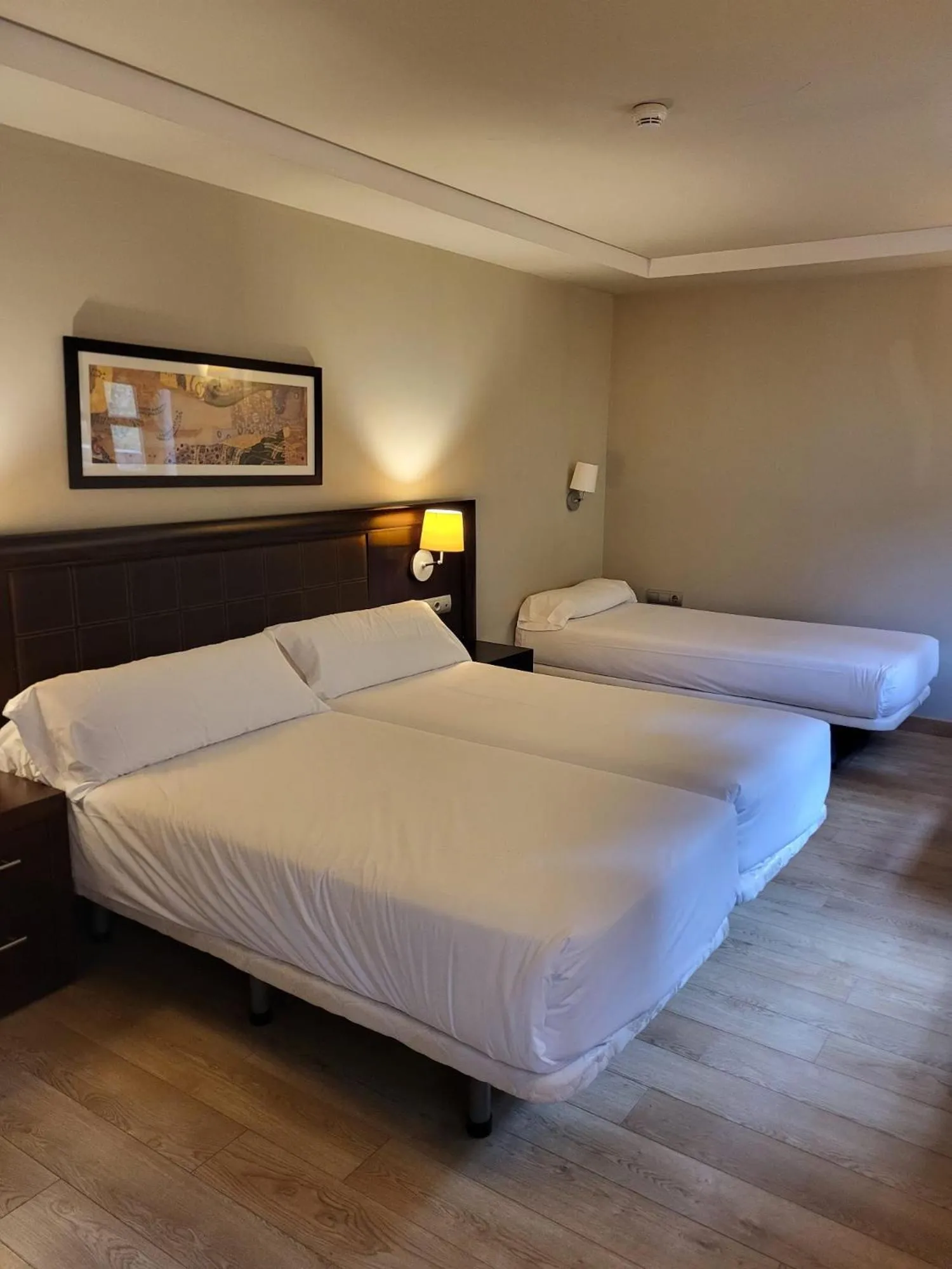 Photo of the whole room, Bed in SNÖ Aragon Hills