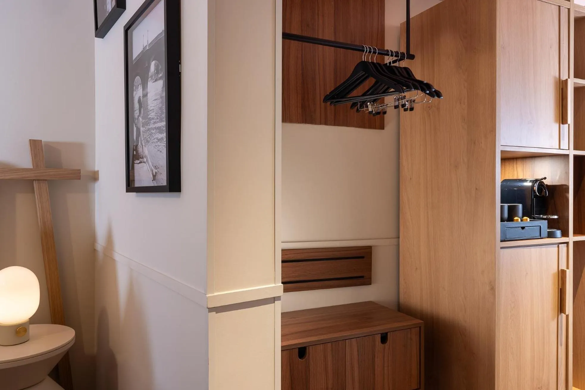 wardrobe in Les Artistes