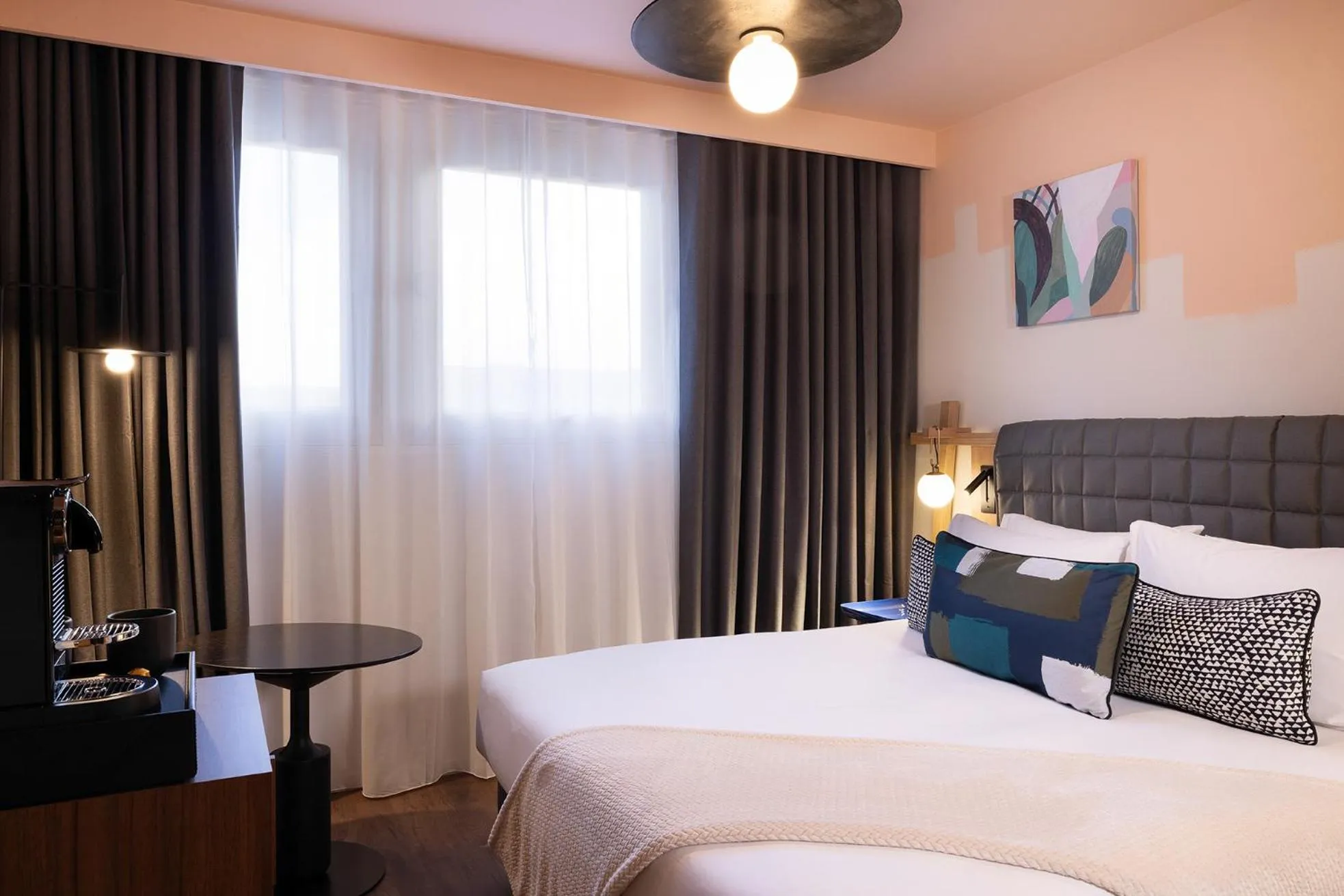 Photo of the whole room, Bed in Les Artistes