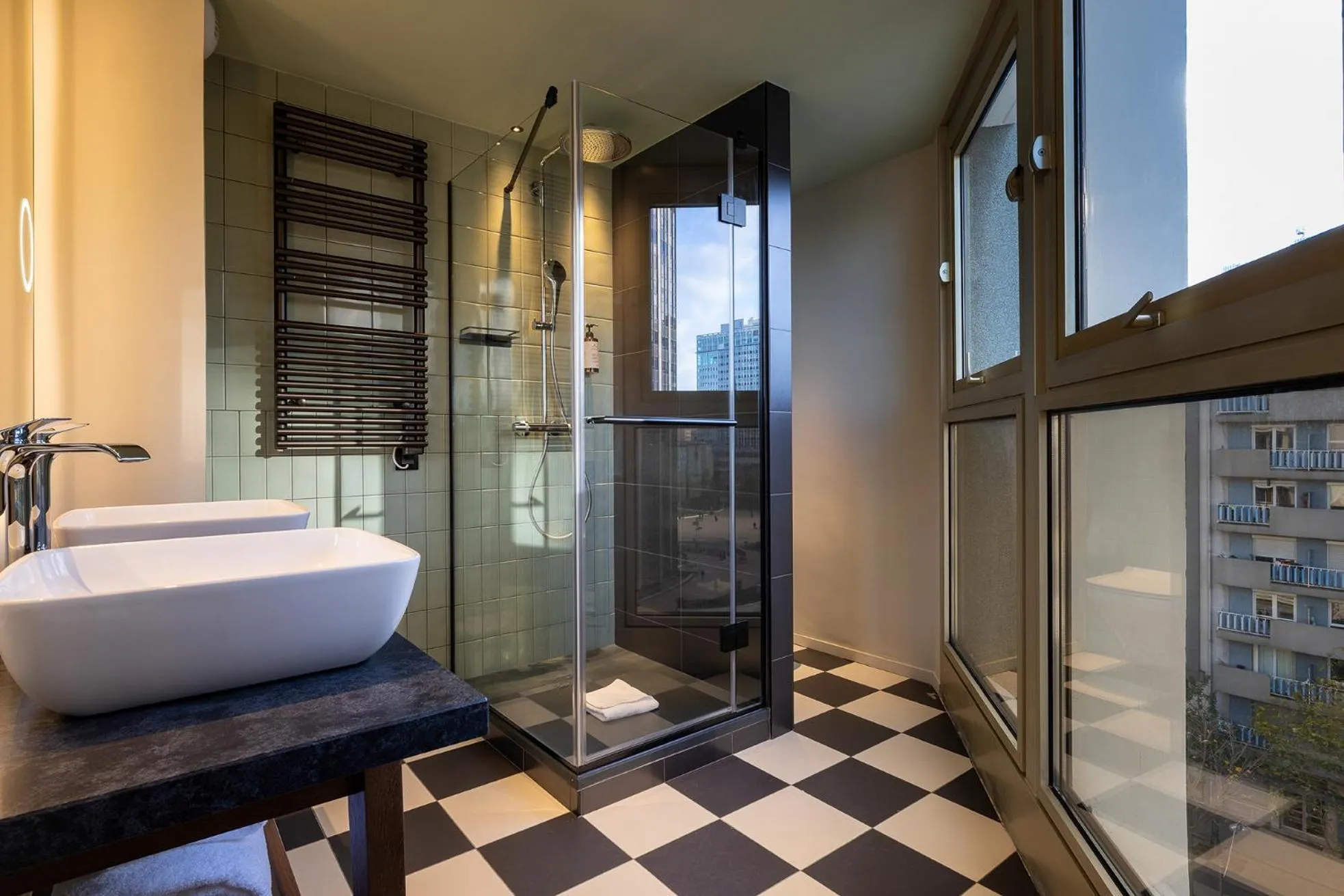 Bathroom in Les Artistes