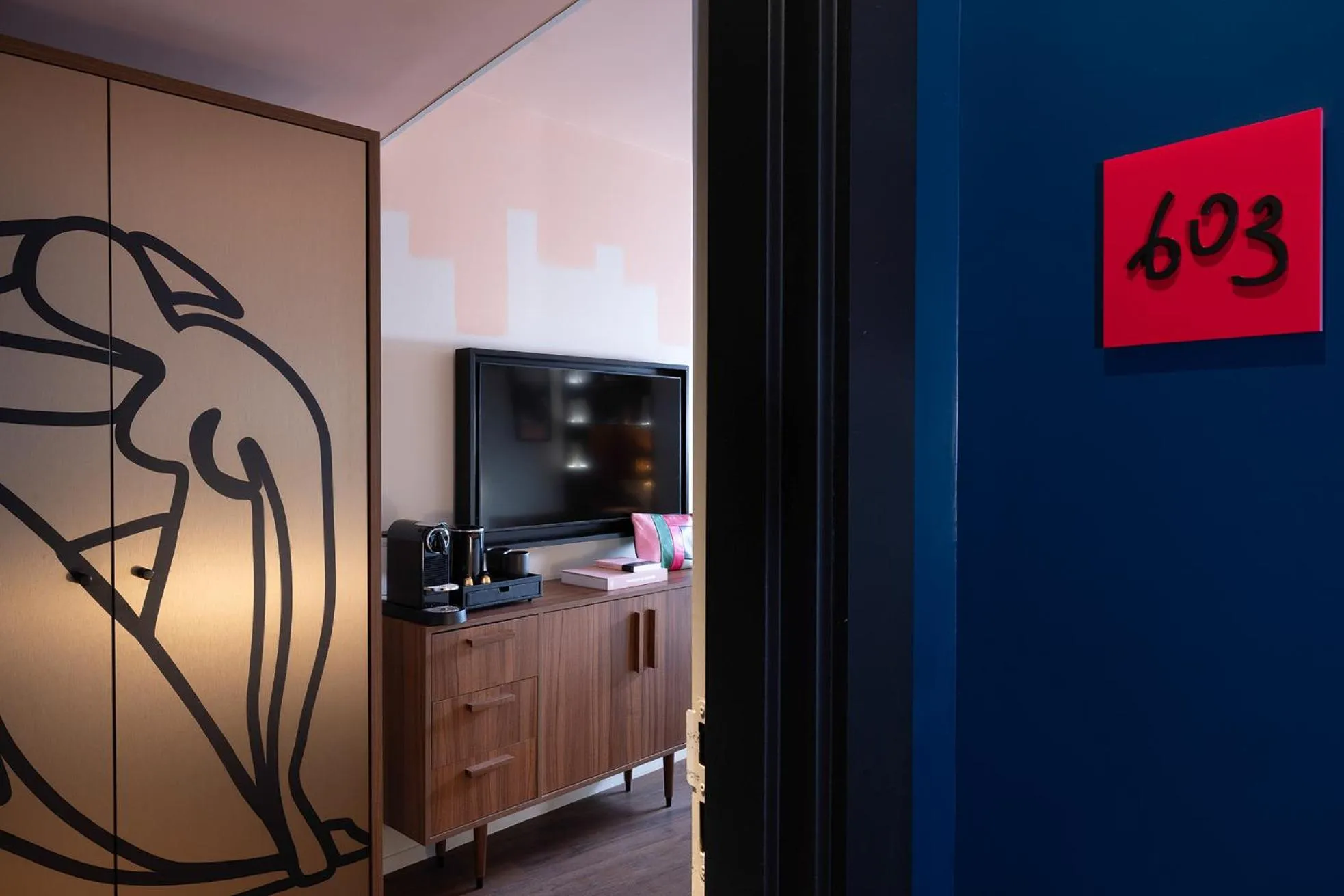 TV and multimedia in Les Artistes