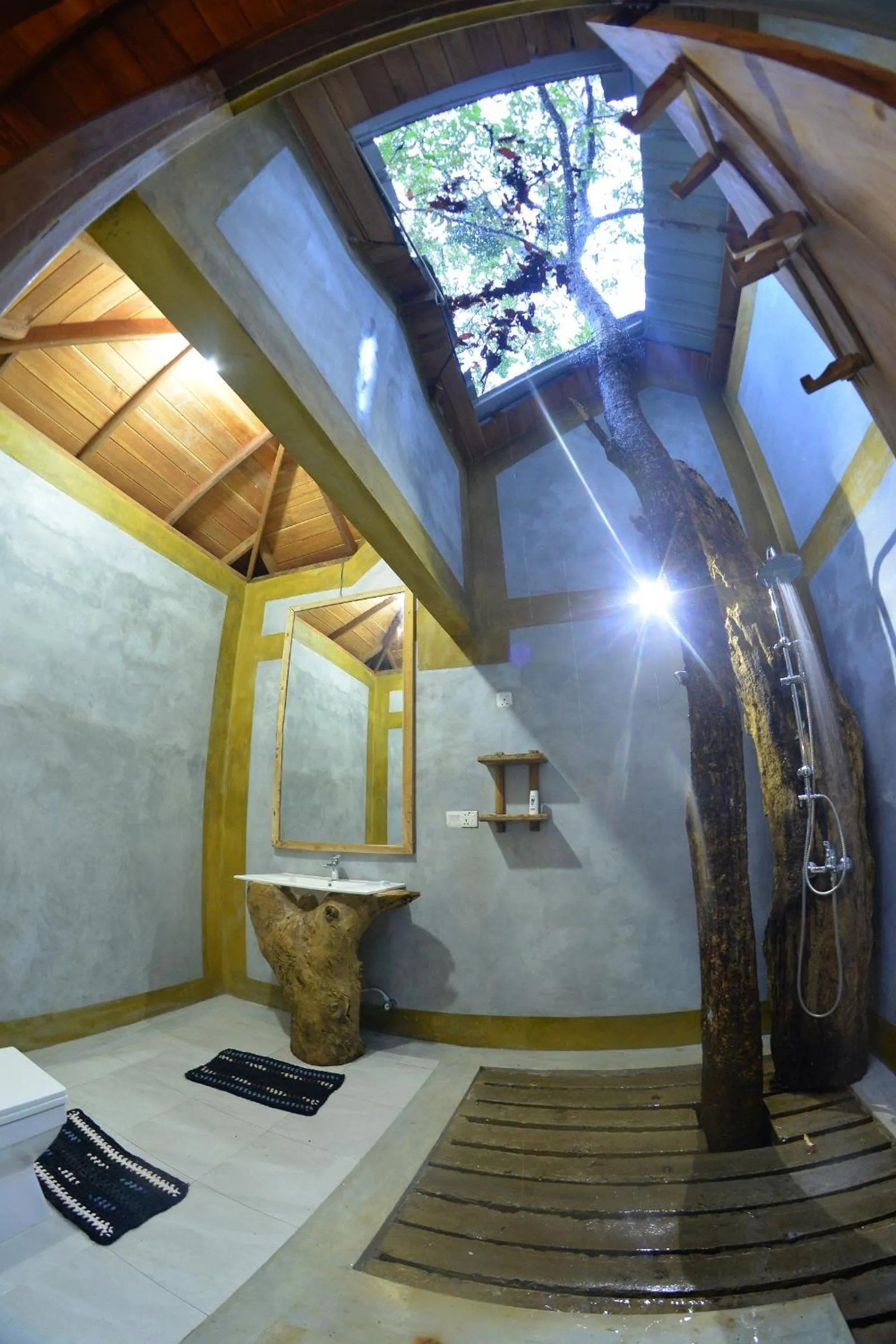 Bathroom in Habarana Tree house Mutu village