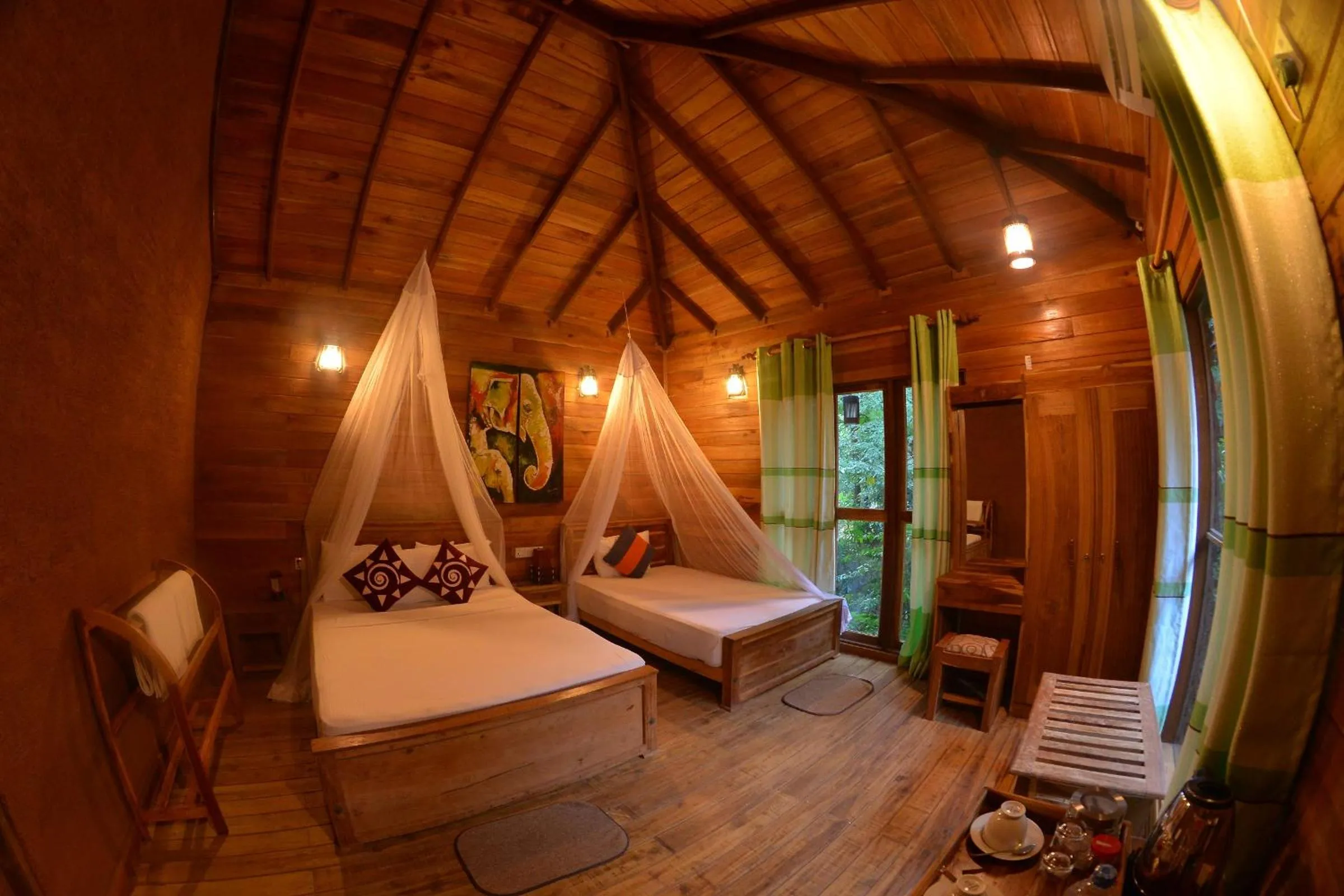 Bed in Habarana Tree house Mutu village