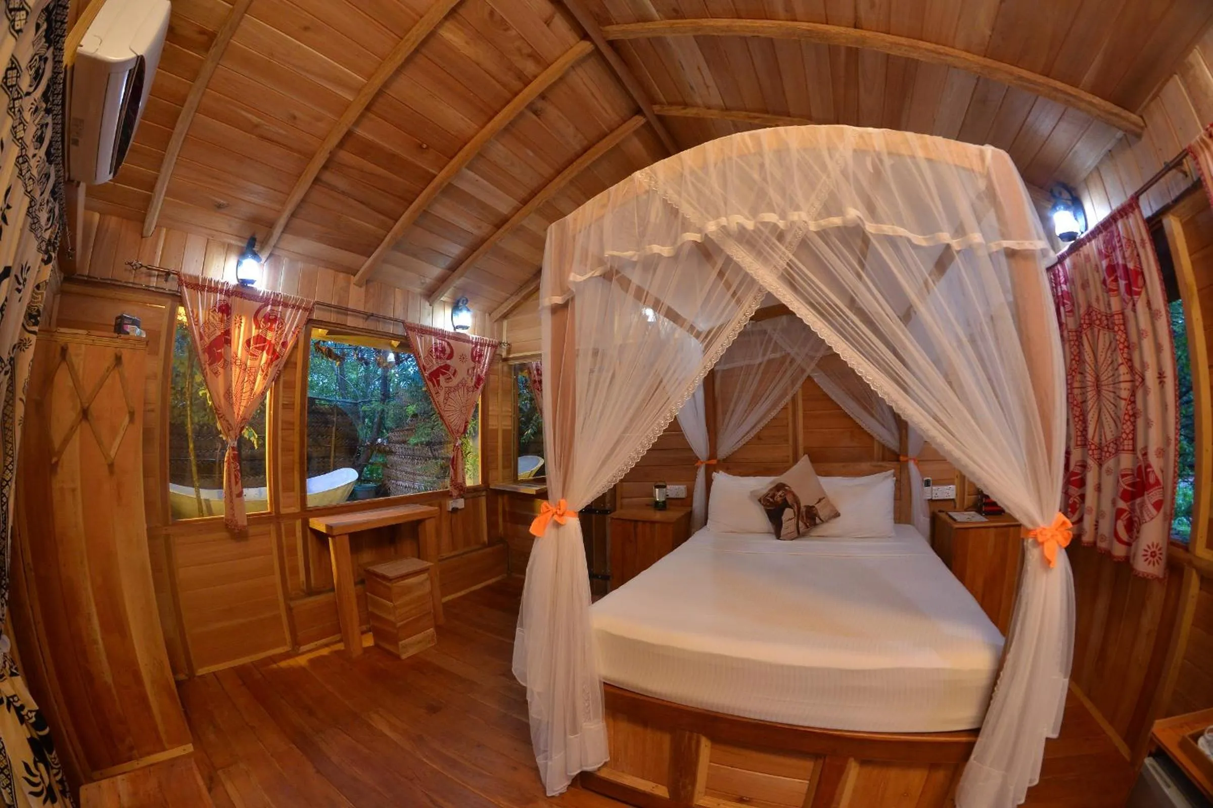 Bed in Habarana Tree house Mutu village