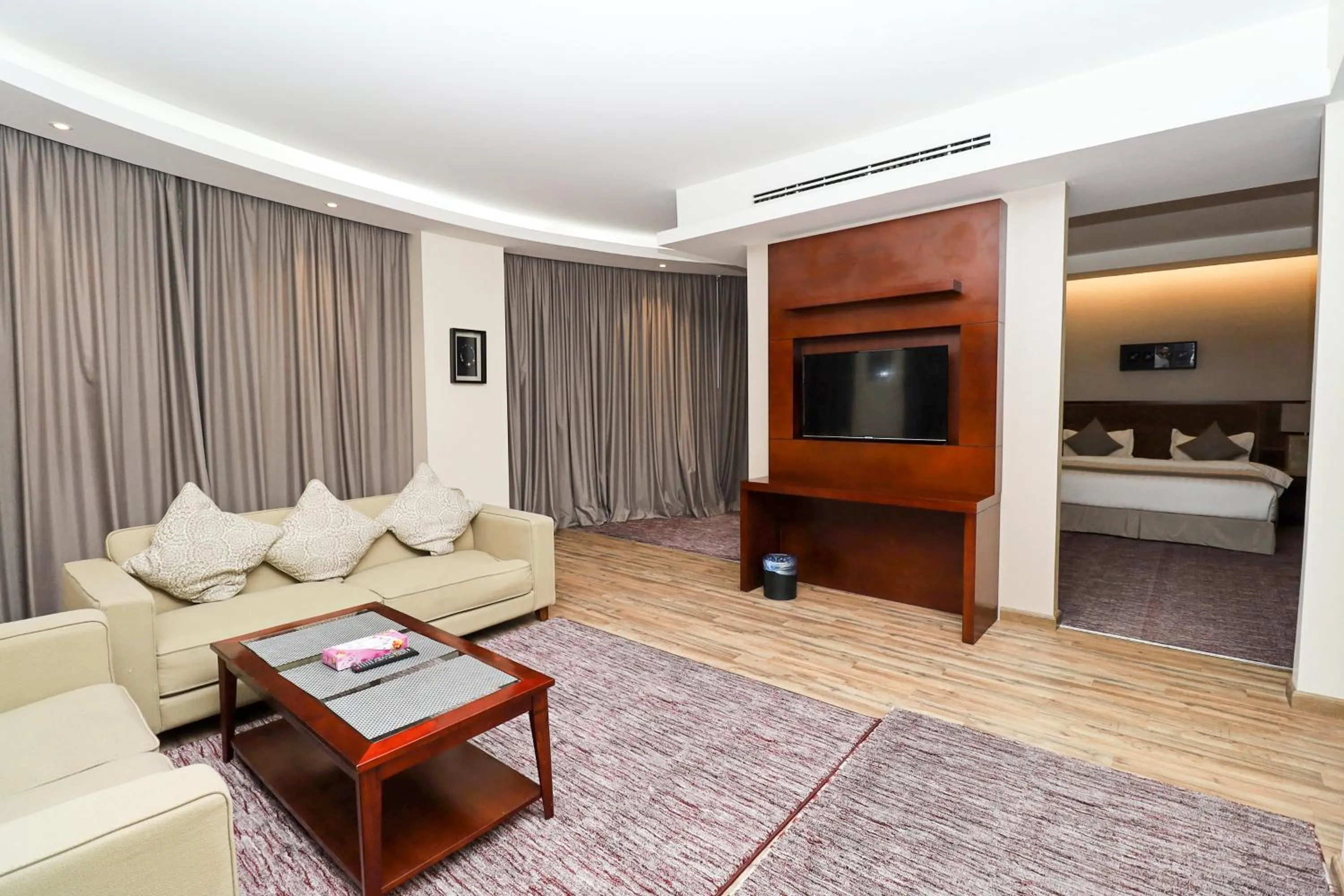 Communal lounge/ TV room, Bed in شقق مسكن المدينة للشقق المخدومة