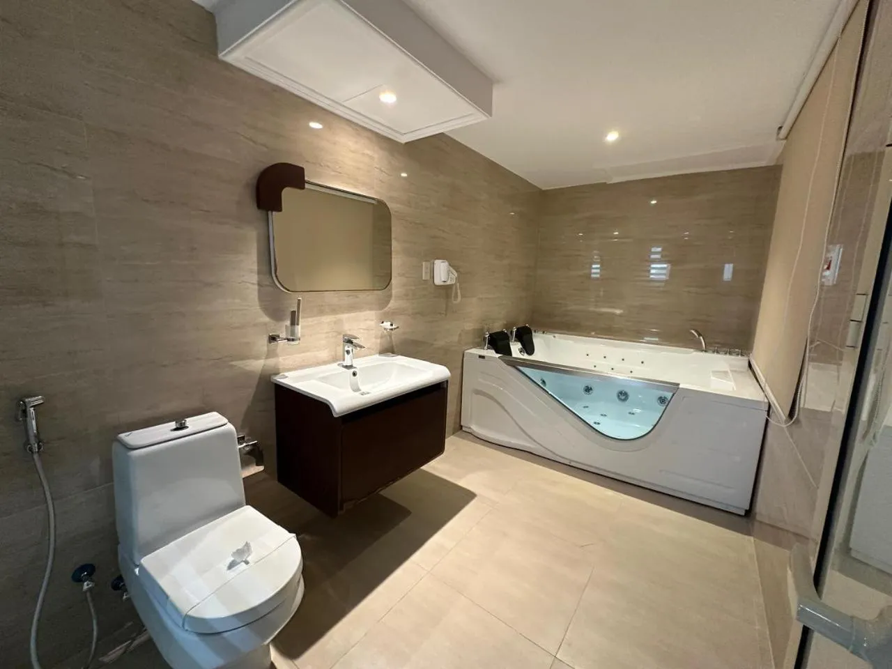 Toilet in شقق مسكن المدينة للشقق المخدومة