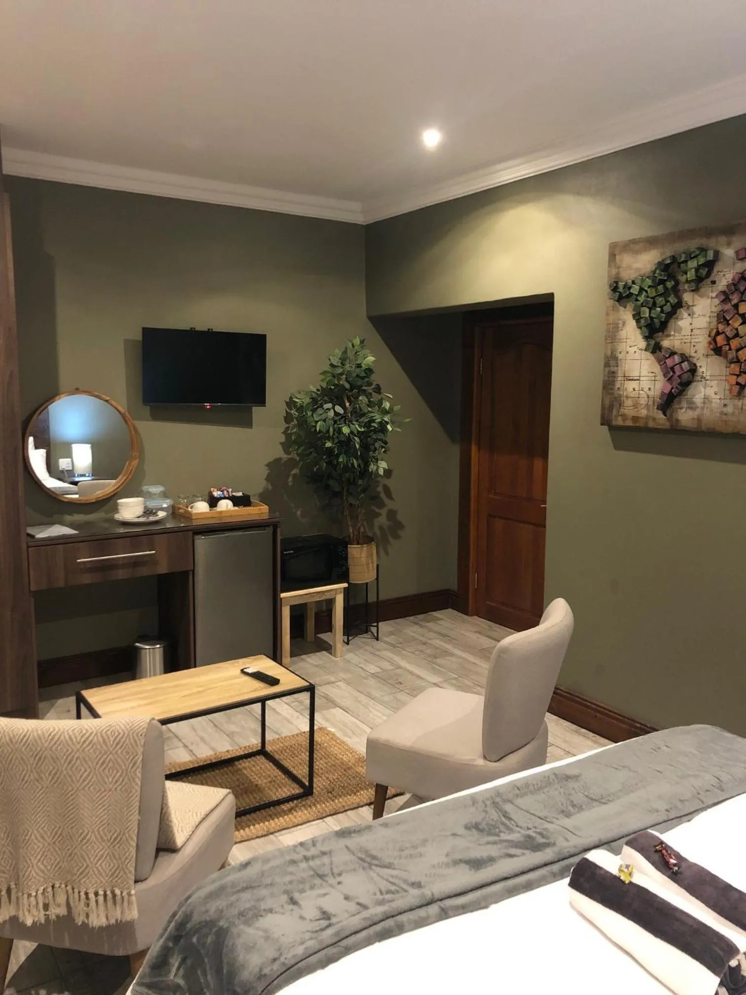 Bedroom, Bed in Forest Hill Wilderness