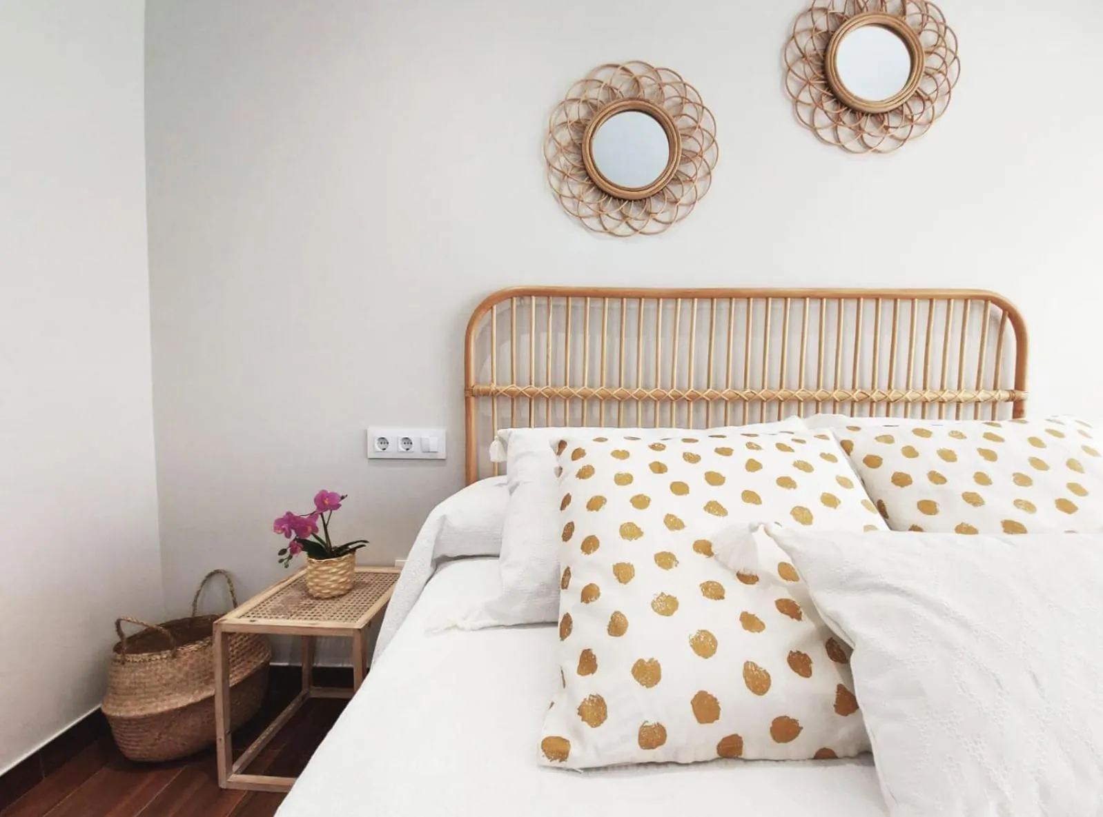 Bedroom, Bed in Mirador Ría de Aldán Apartamentos