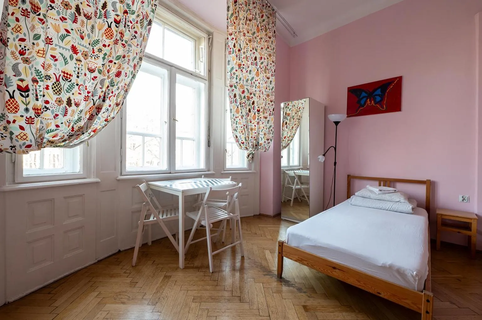 Photo of the whole room, Bed in Trzy Kafki Private Rooms