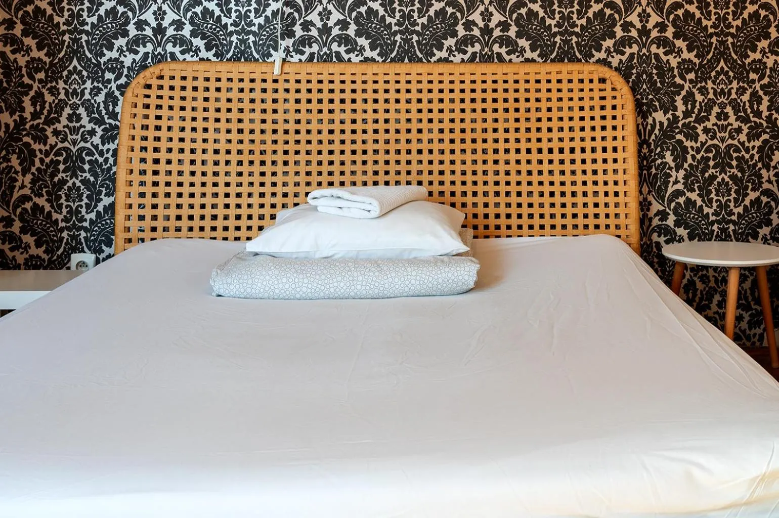 Bed in Trzy Kafki Private Rooms