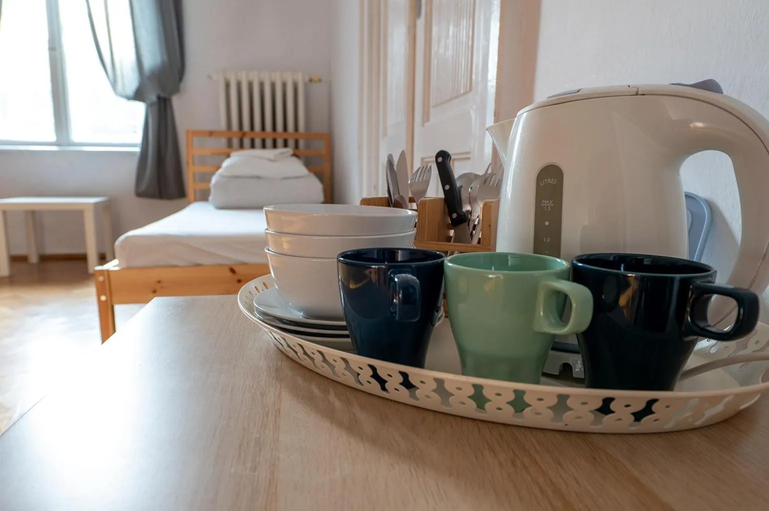 Coffee/tea facilities, Bed in Trzy Kafki Private Rooms