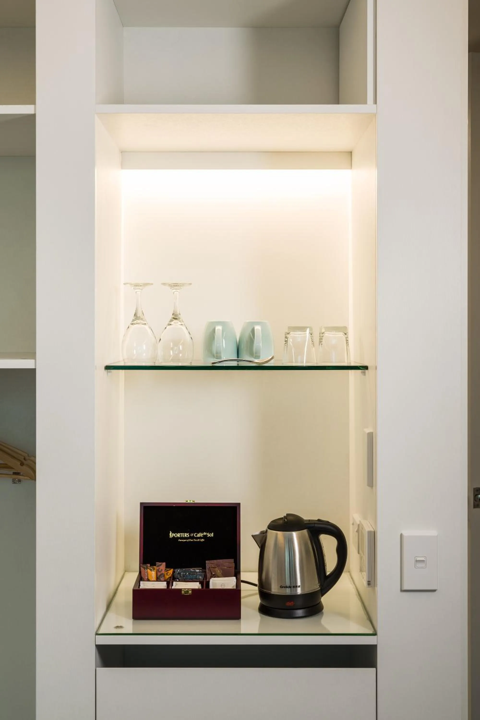 Coffee/tea facilities in Carnmore Hotel Christchurch