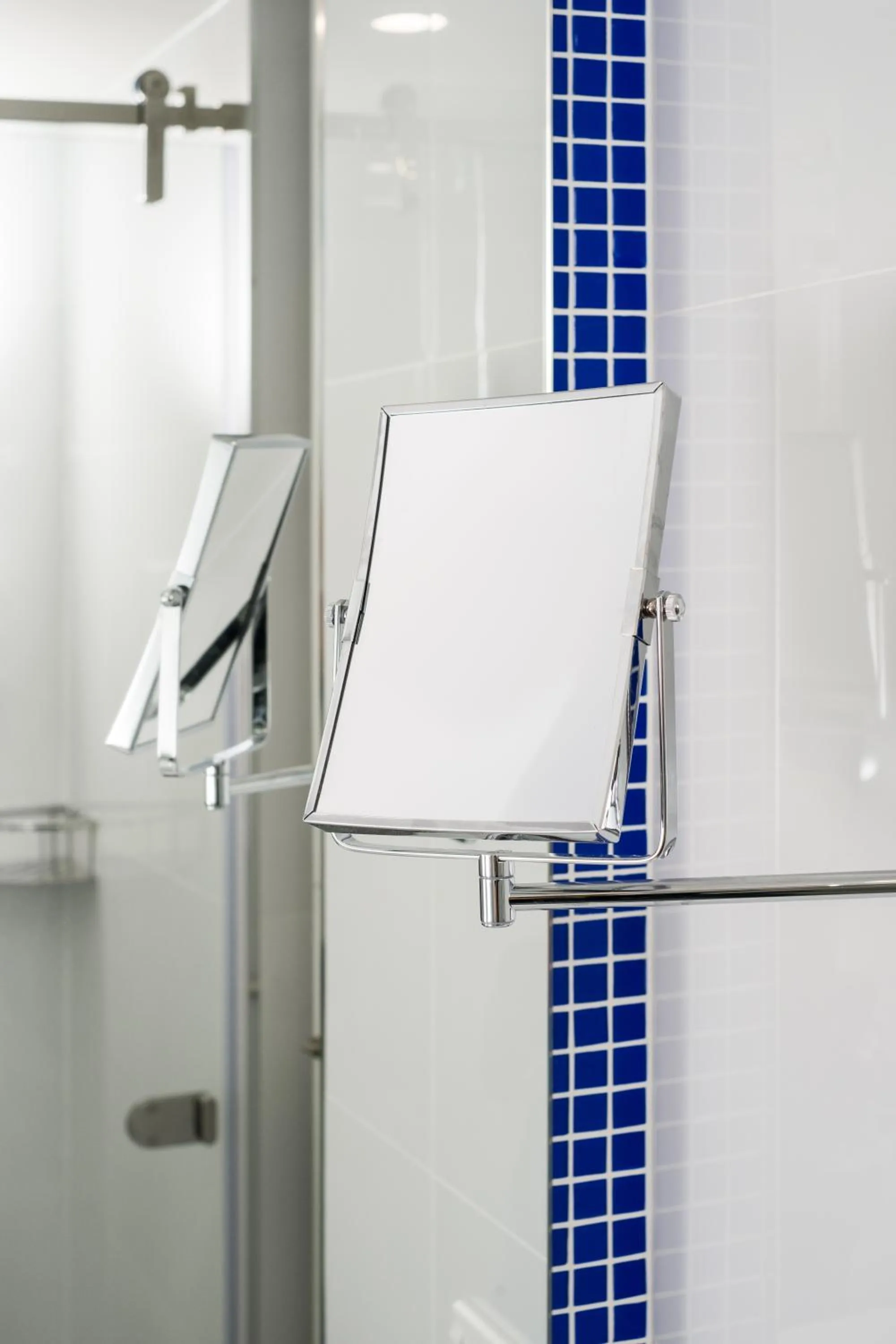 Bathroom in Carnmore Hotel Christchurch