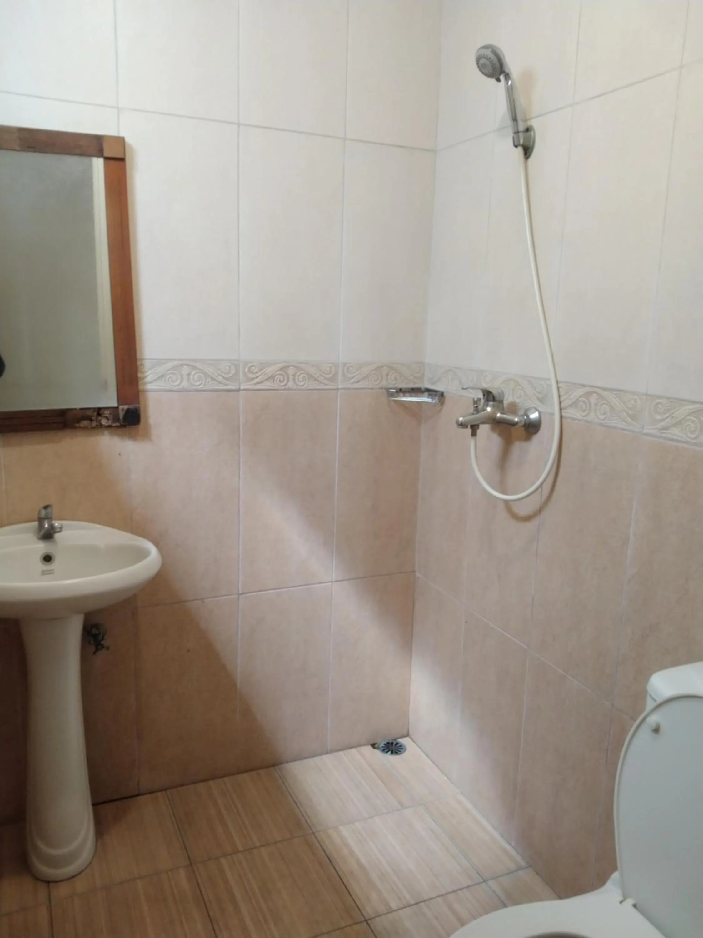 Shower in Blessing Hills Family Resort & Hotel