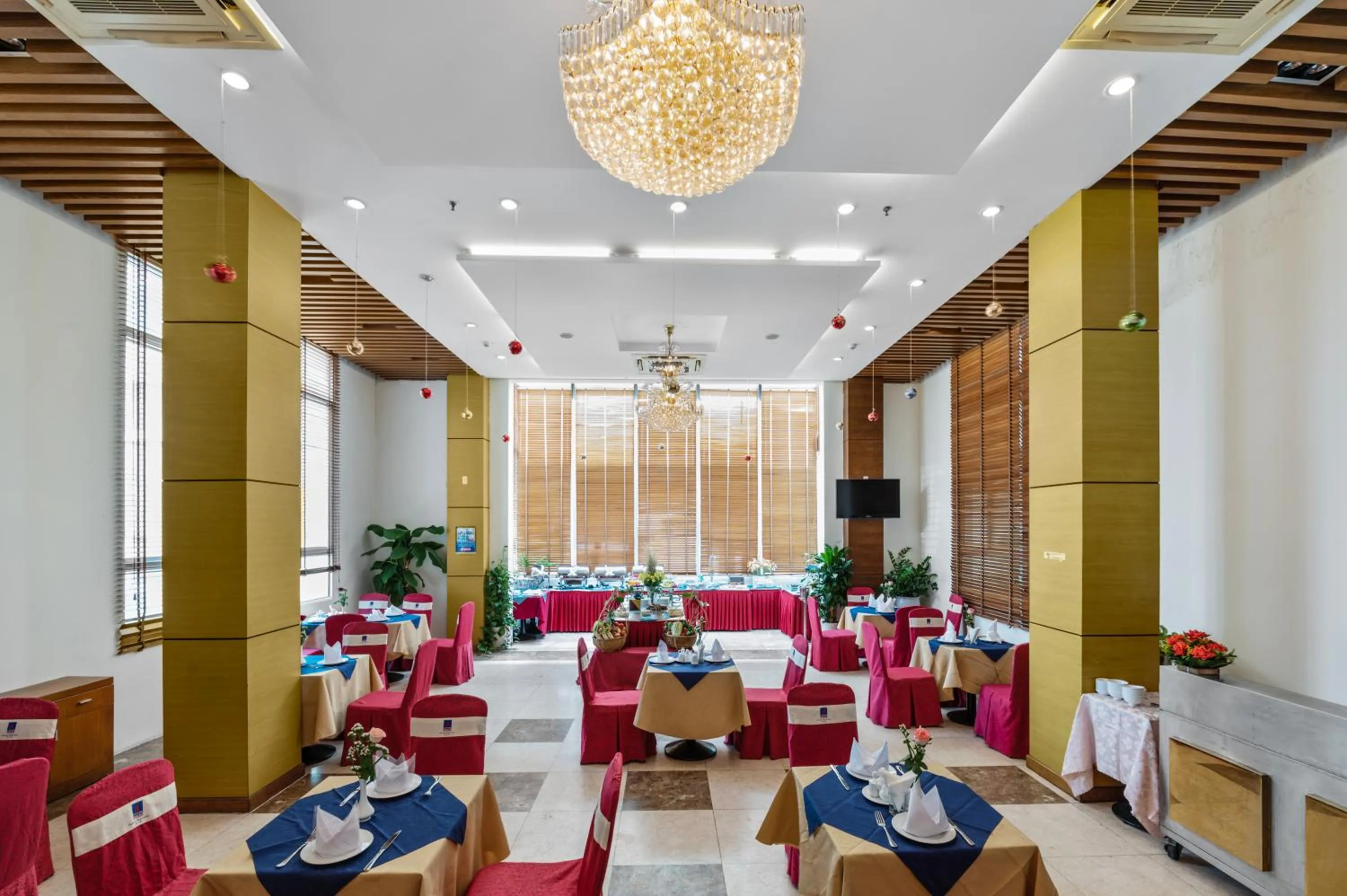 Restaurant/places to eat in Danang Petro Hotel