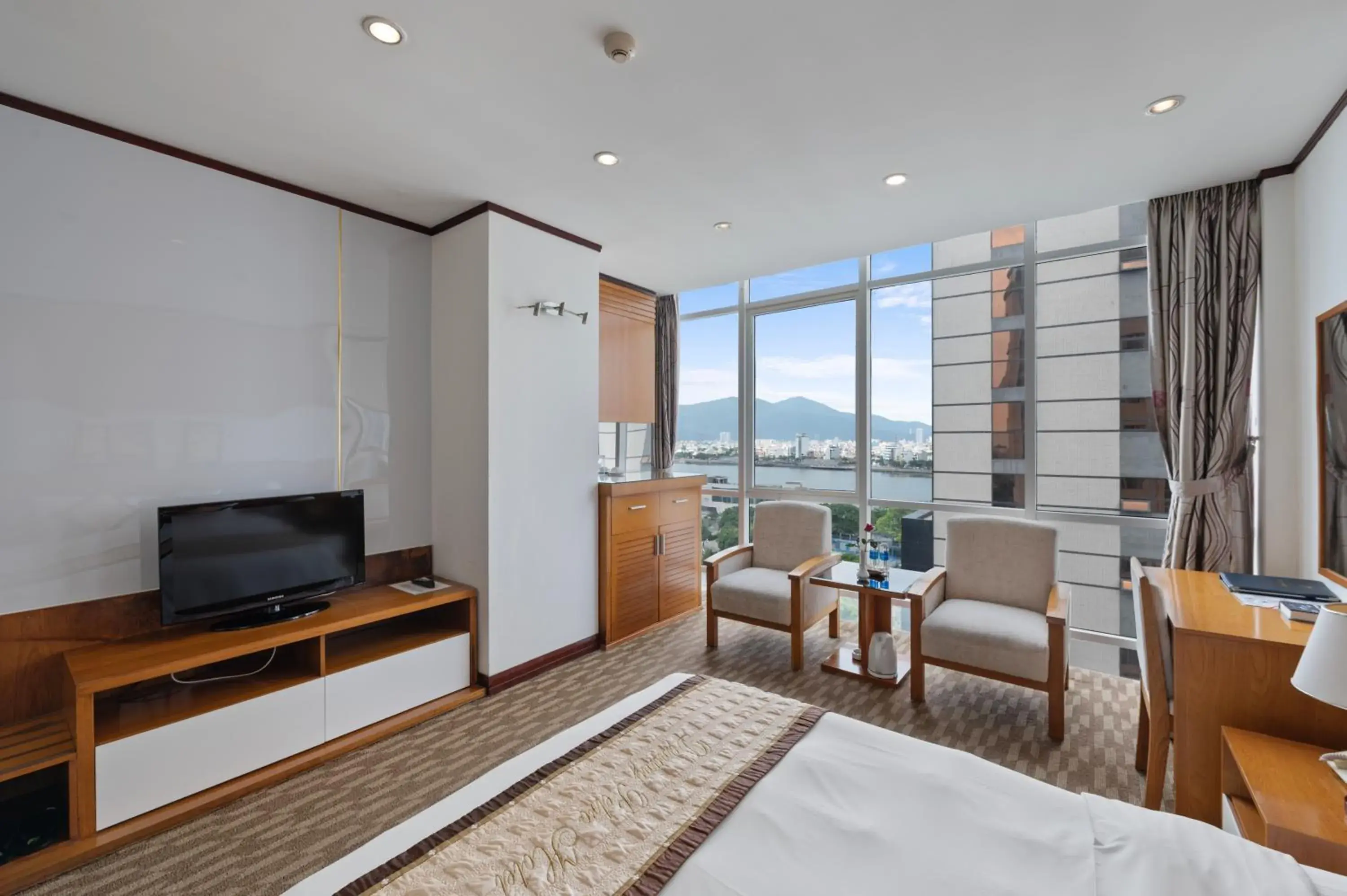 Deluxe Double or Twin Room - single occupancy in Danang Petro Hotel Deluxe Double or Twin Room - single occupancy in Danang Petro Hotel