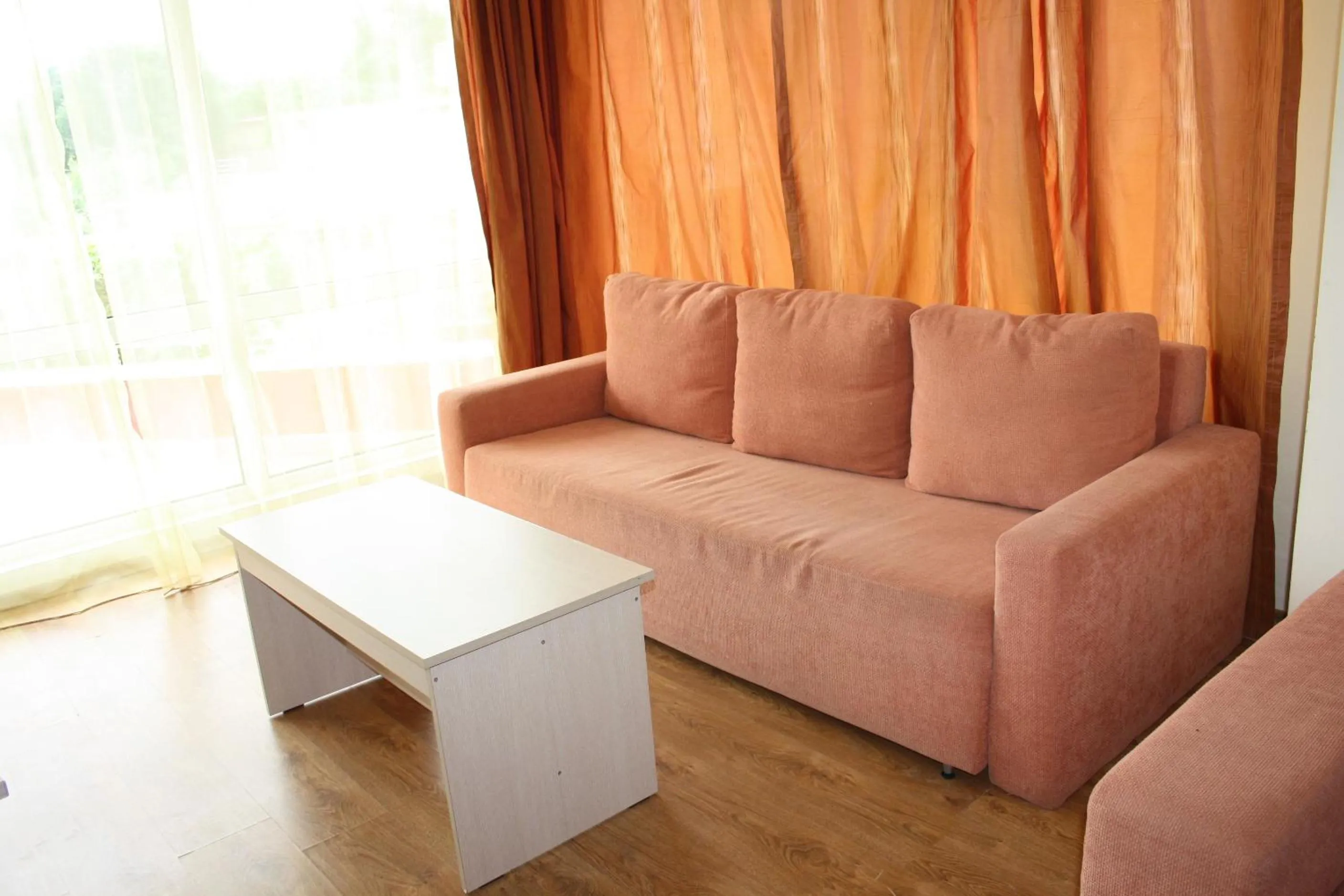 Day in Iris Beach Hotel