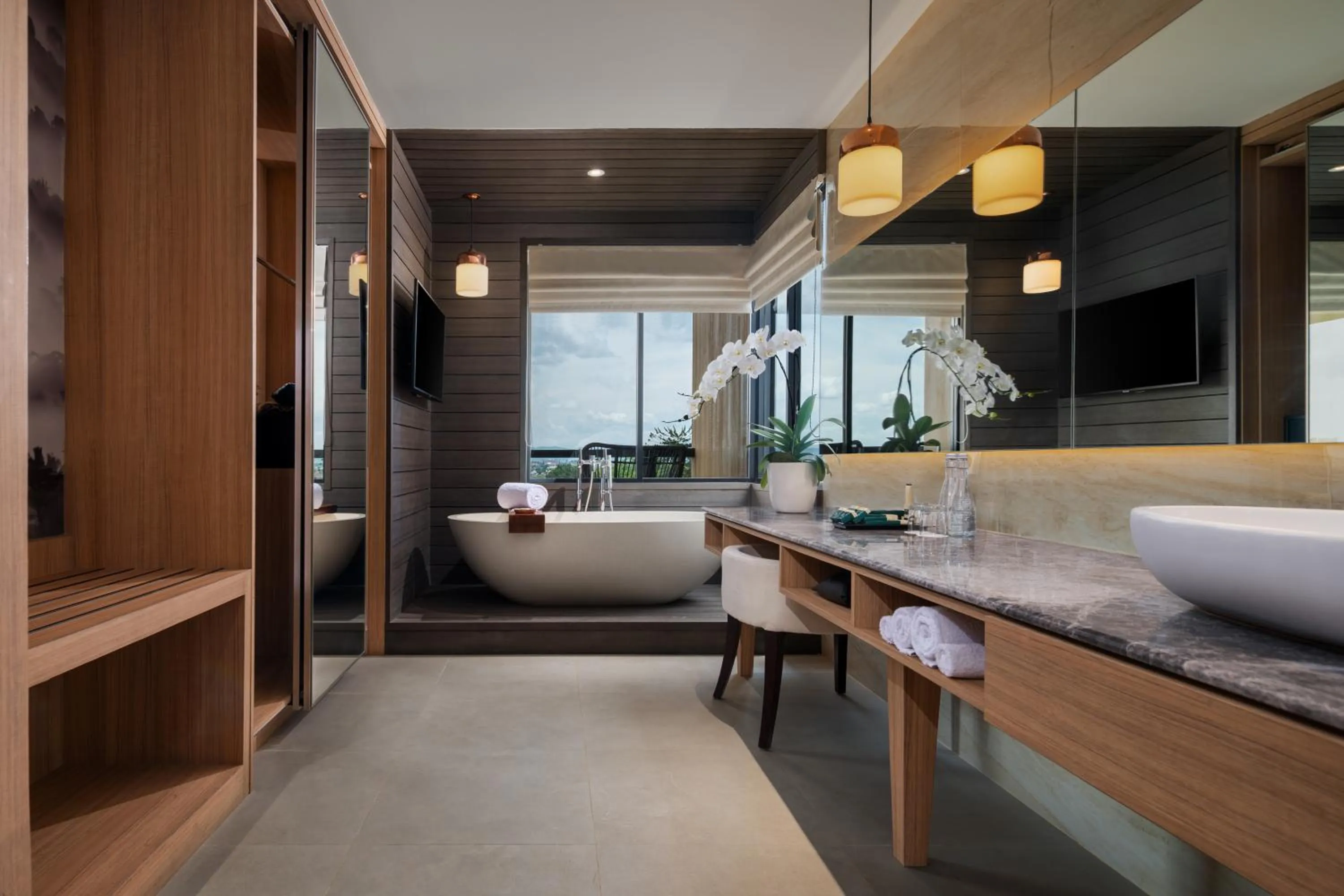 Bathroom, Bed in The Manohara Hotel Yogyakarta