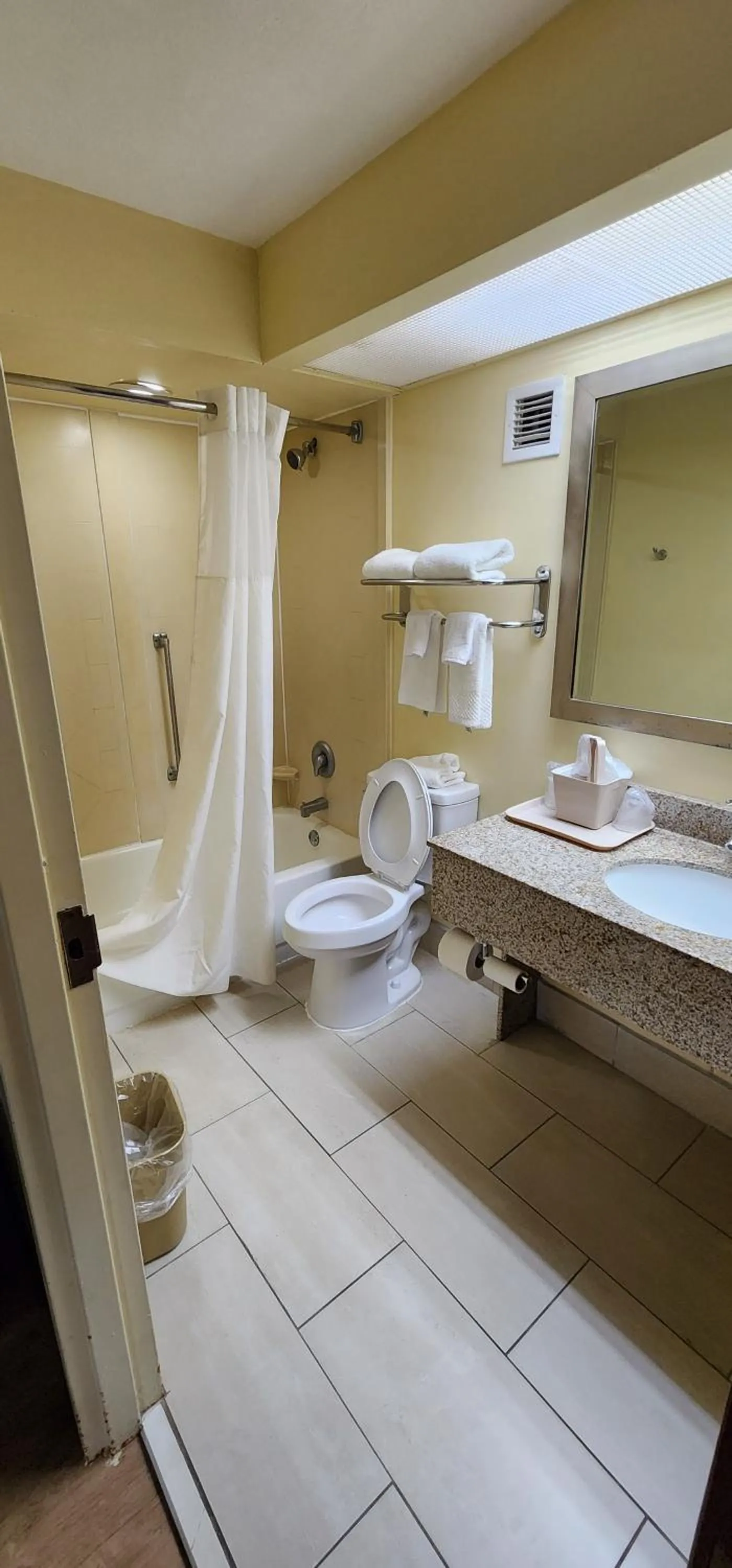 Bathroom in Quality Inn Albany