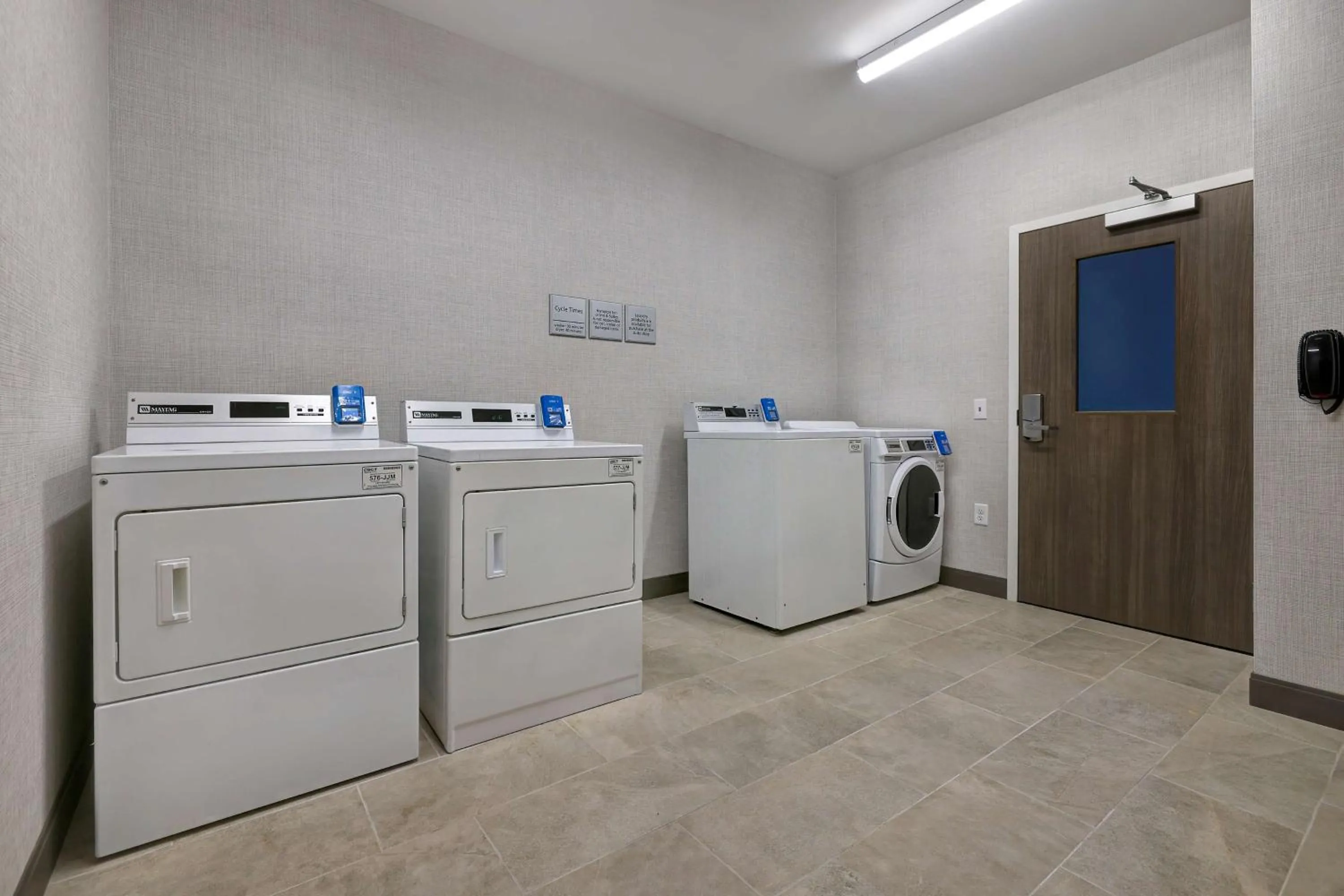 Property building in Hampton Inn & Suites Houston East Beltway 8, Tx