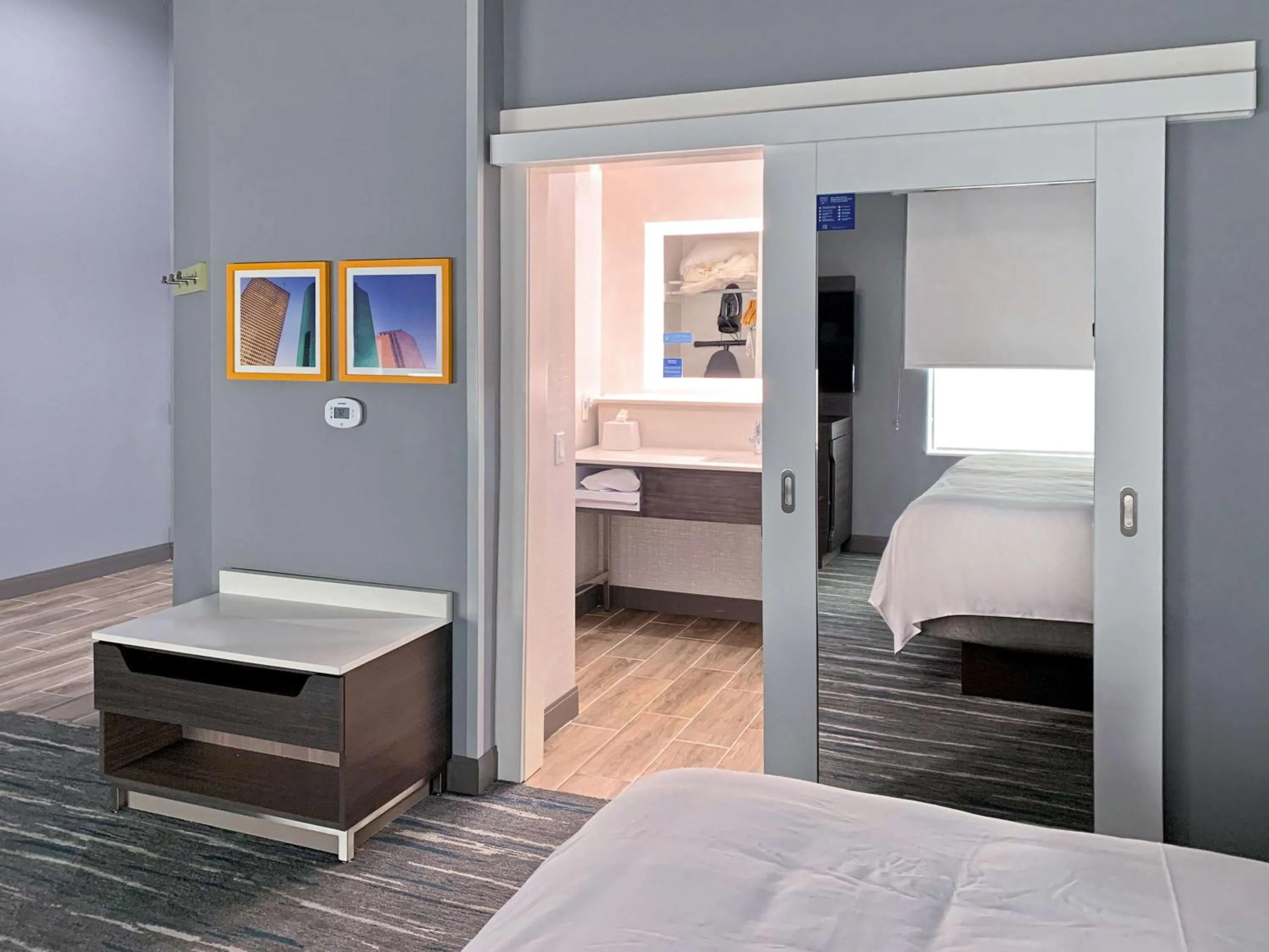 Bed in Hampton Inn & Suites Houston East Beltway 8, Tx