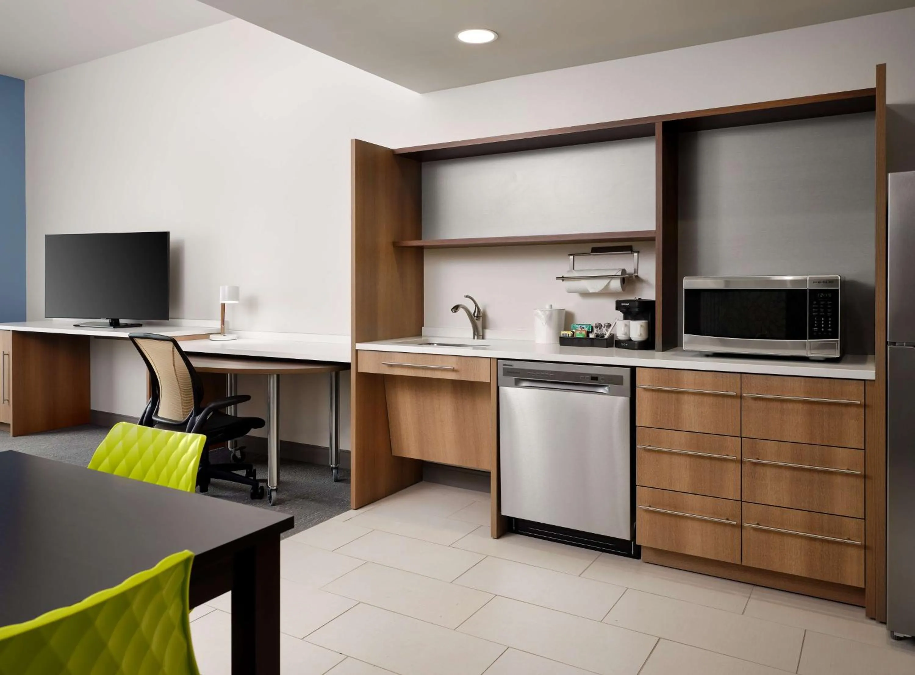 Kitchen or kitchenette in Home2 Suites By Hilton Fishers Indianapolis Northeast
