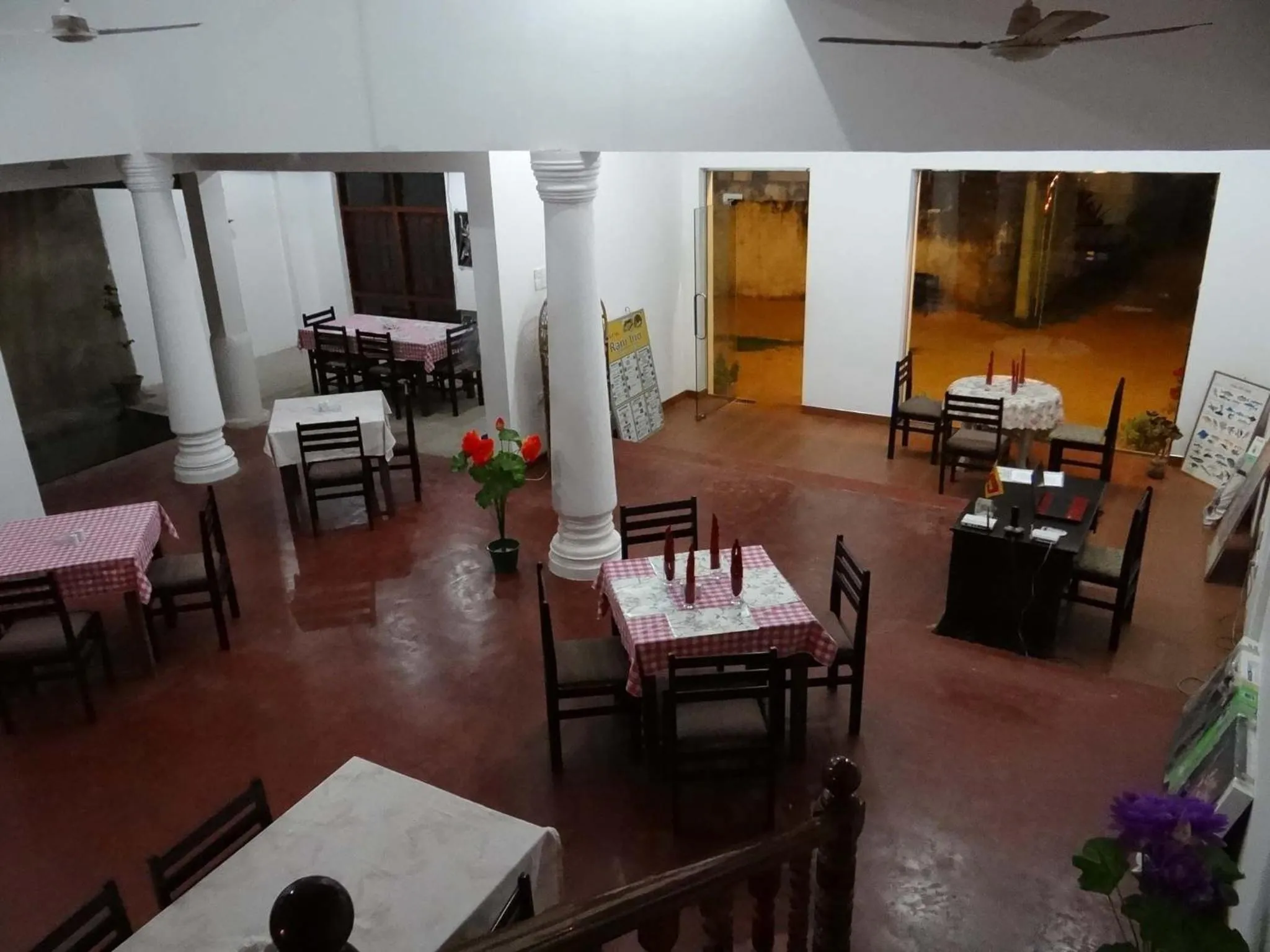 Restaurant/places to eat in New Rani Inn
