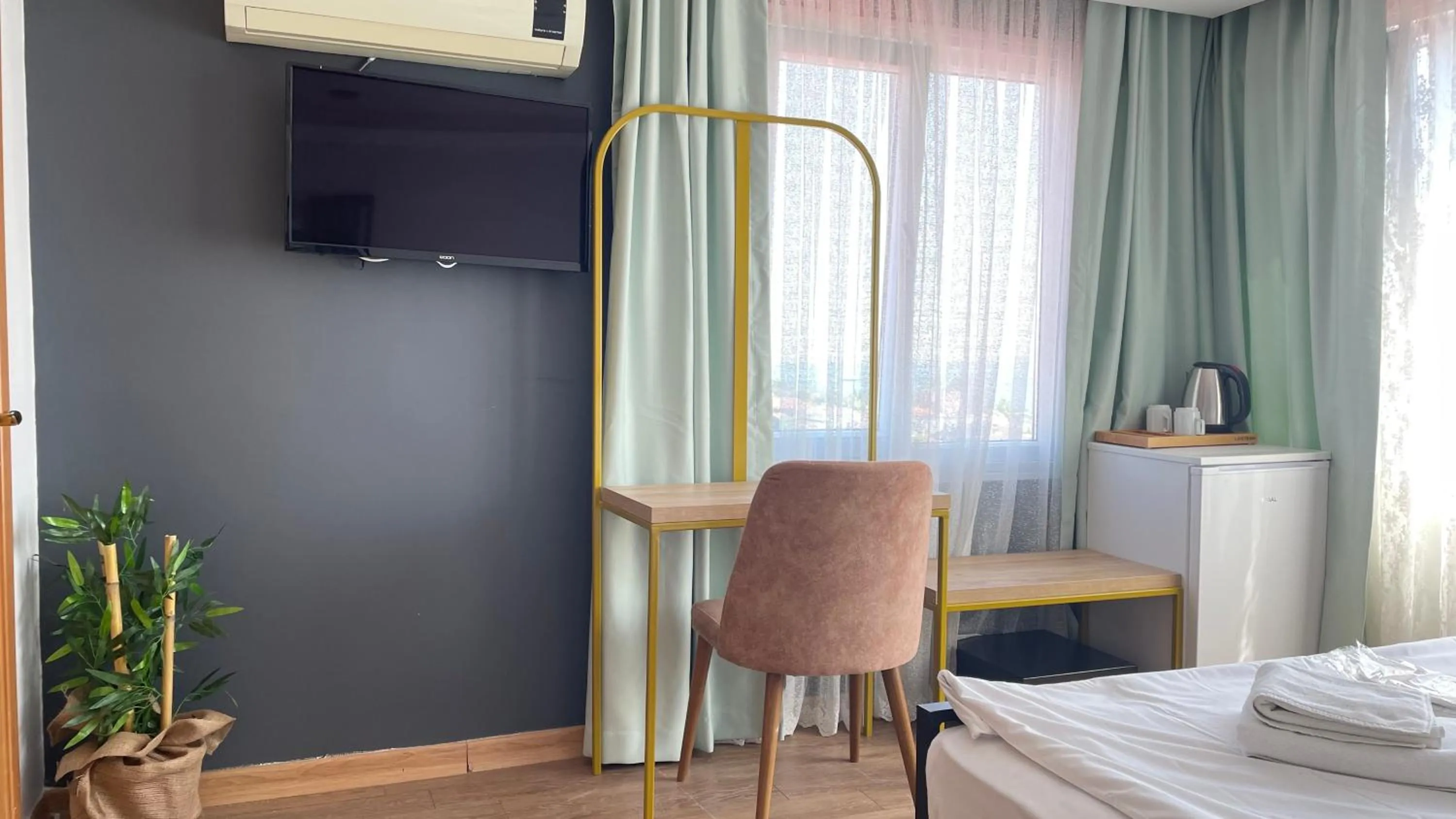 TV and multimedia in Ora Bella Hotel