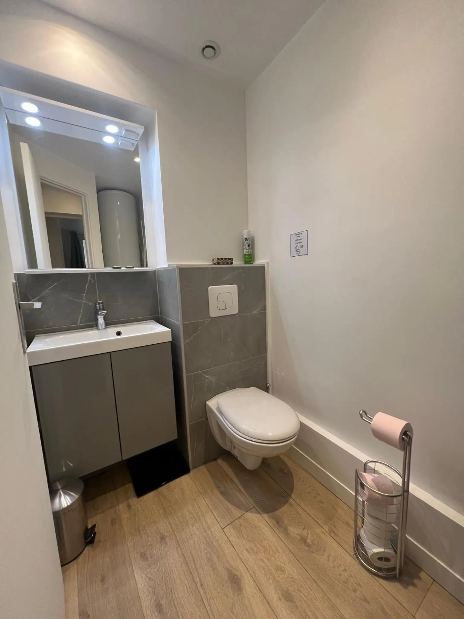 Toilet in NOTRE DAME - STYLISH APARTMENT