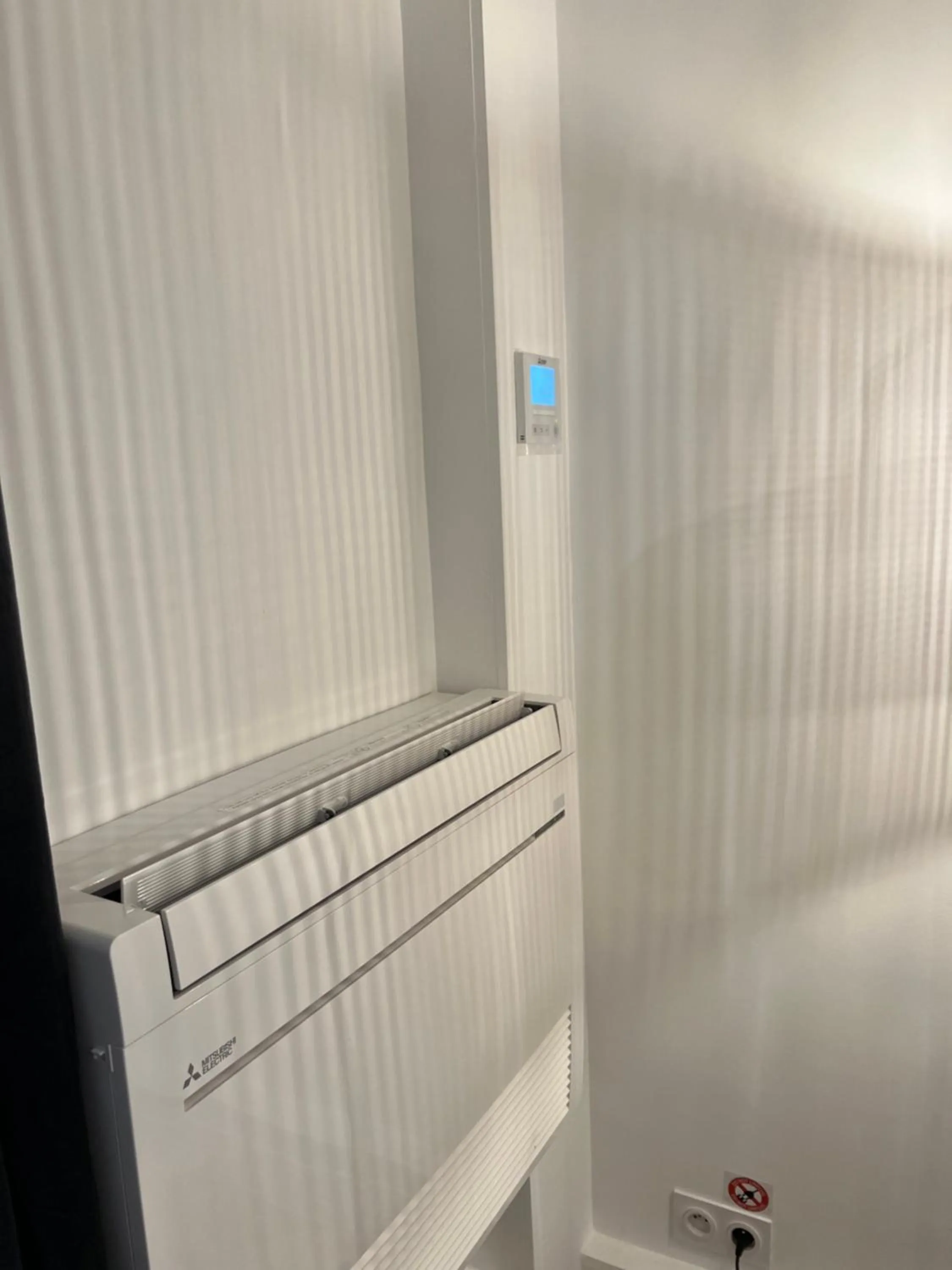 air conditioner in NOTRE DAME - STYLISH APARTMENT