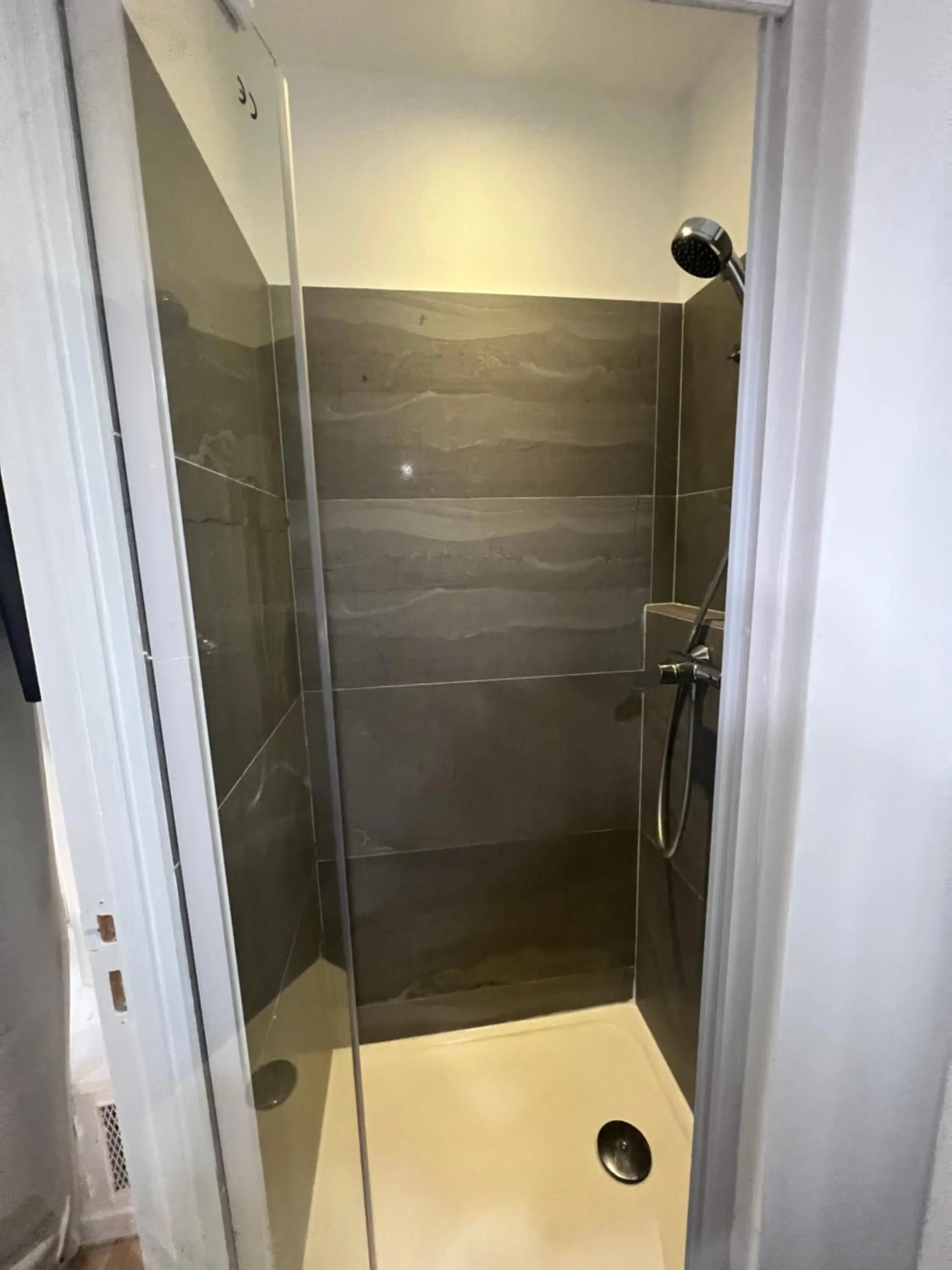 Shower in NOTRE DAME - STYLISH APARTMENT