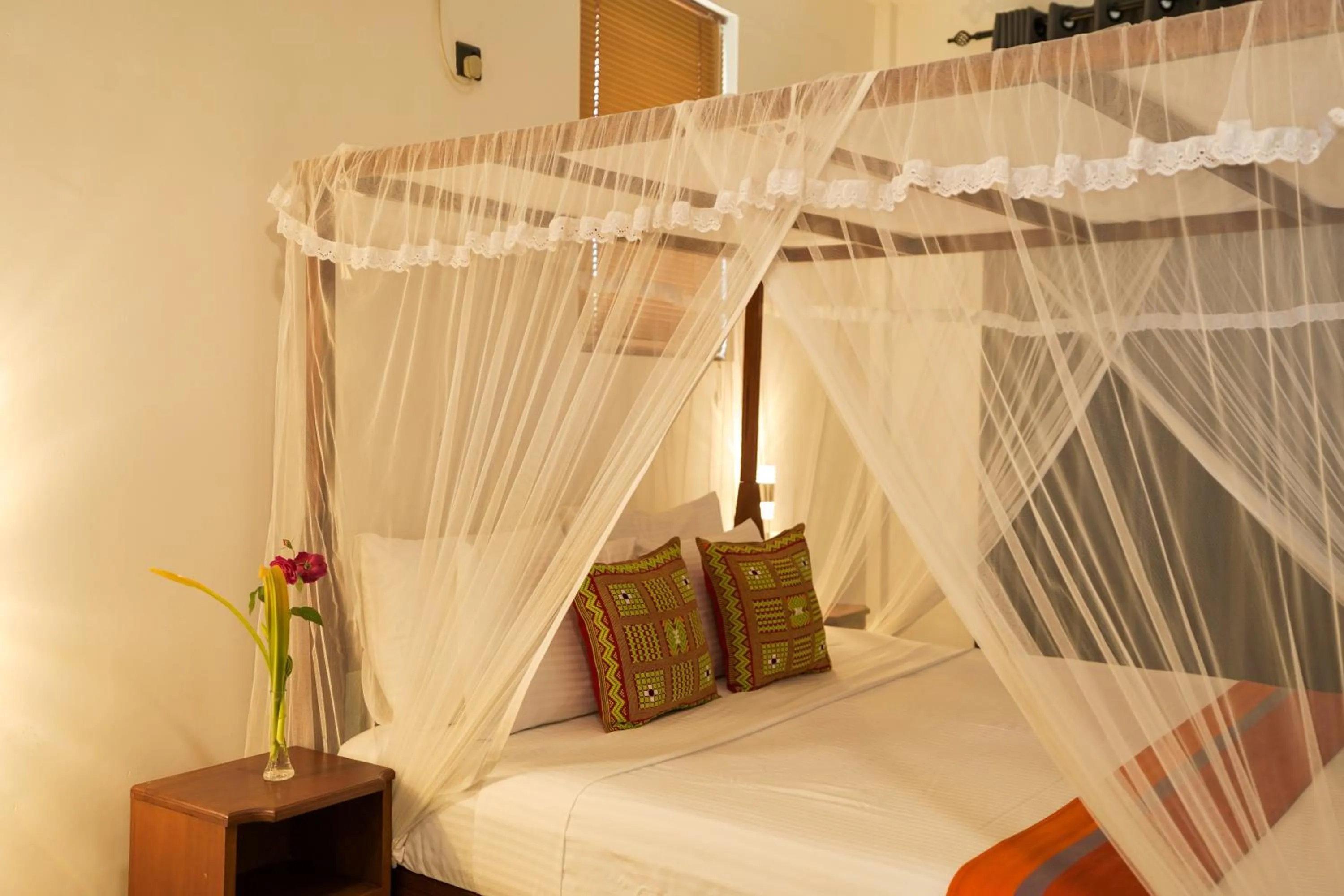 Photo of the whole room, Bed in Hanthana House